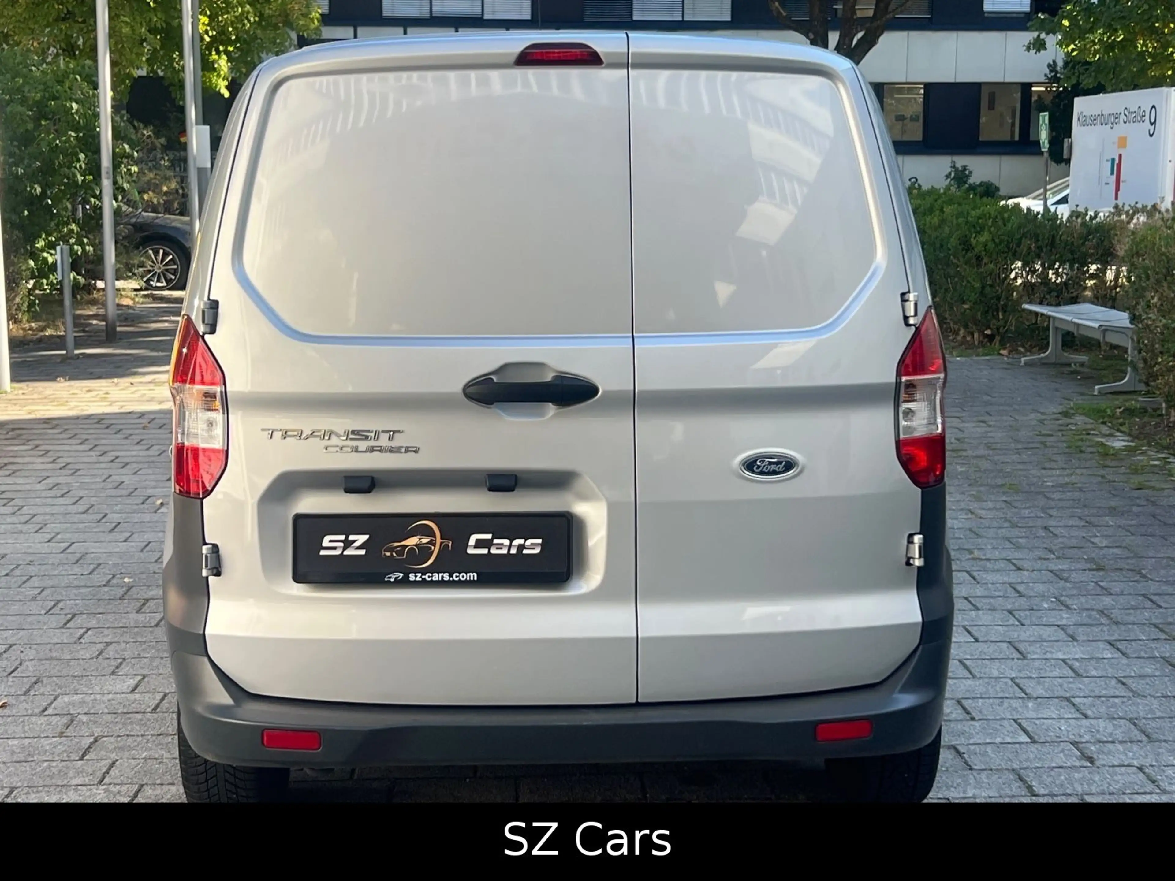 Ford Transit Courier — photo 7
