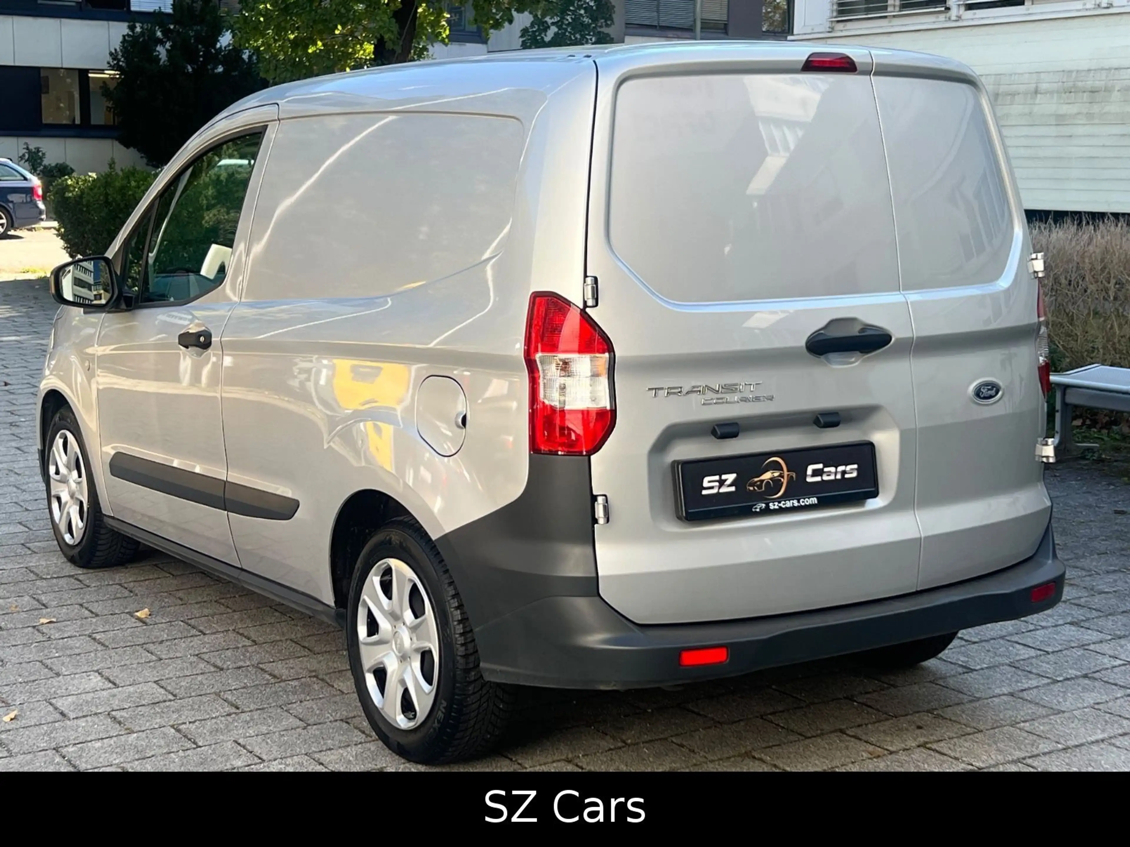 Ford Transit Courier — photo 8