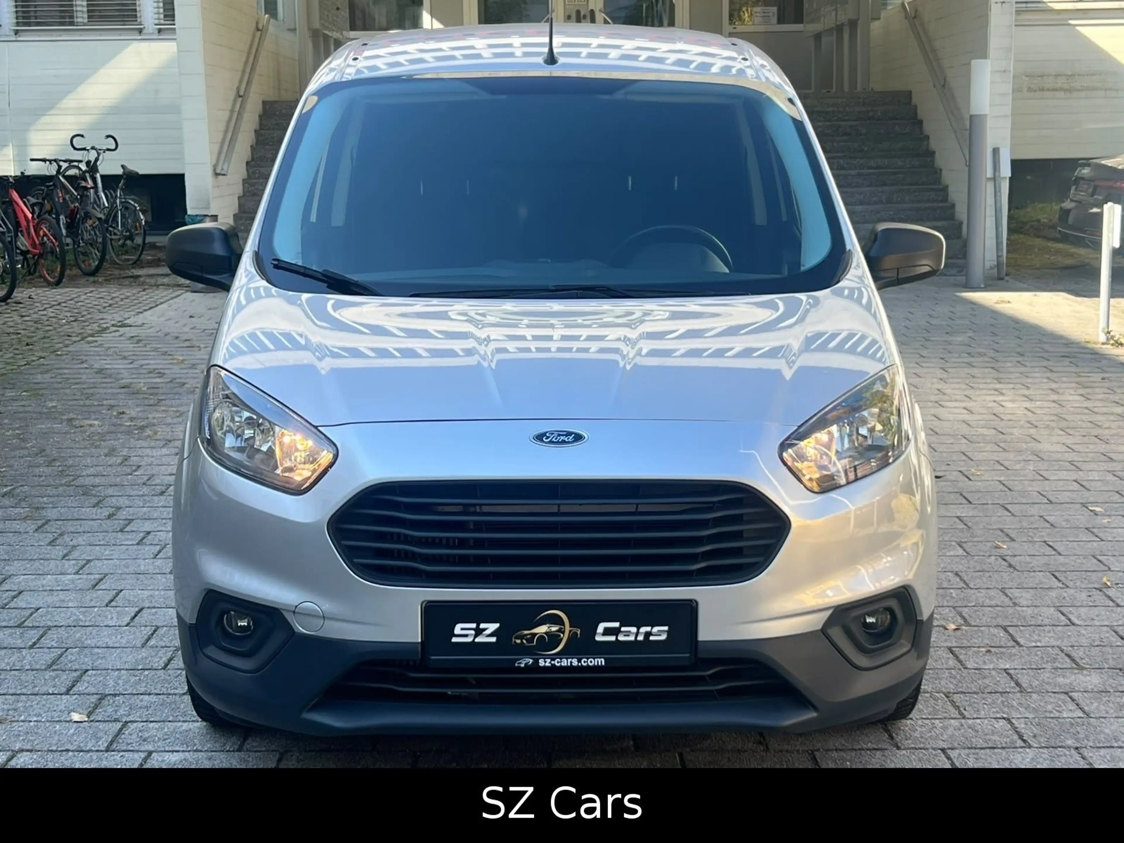 Ford Transit Courier — photo 3
