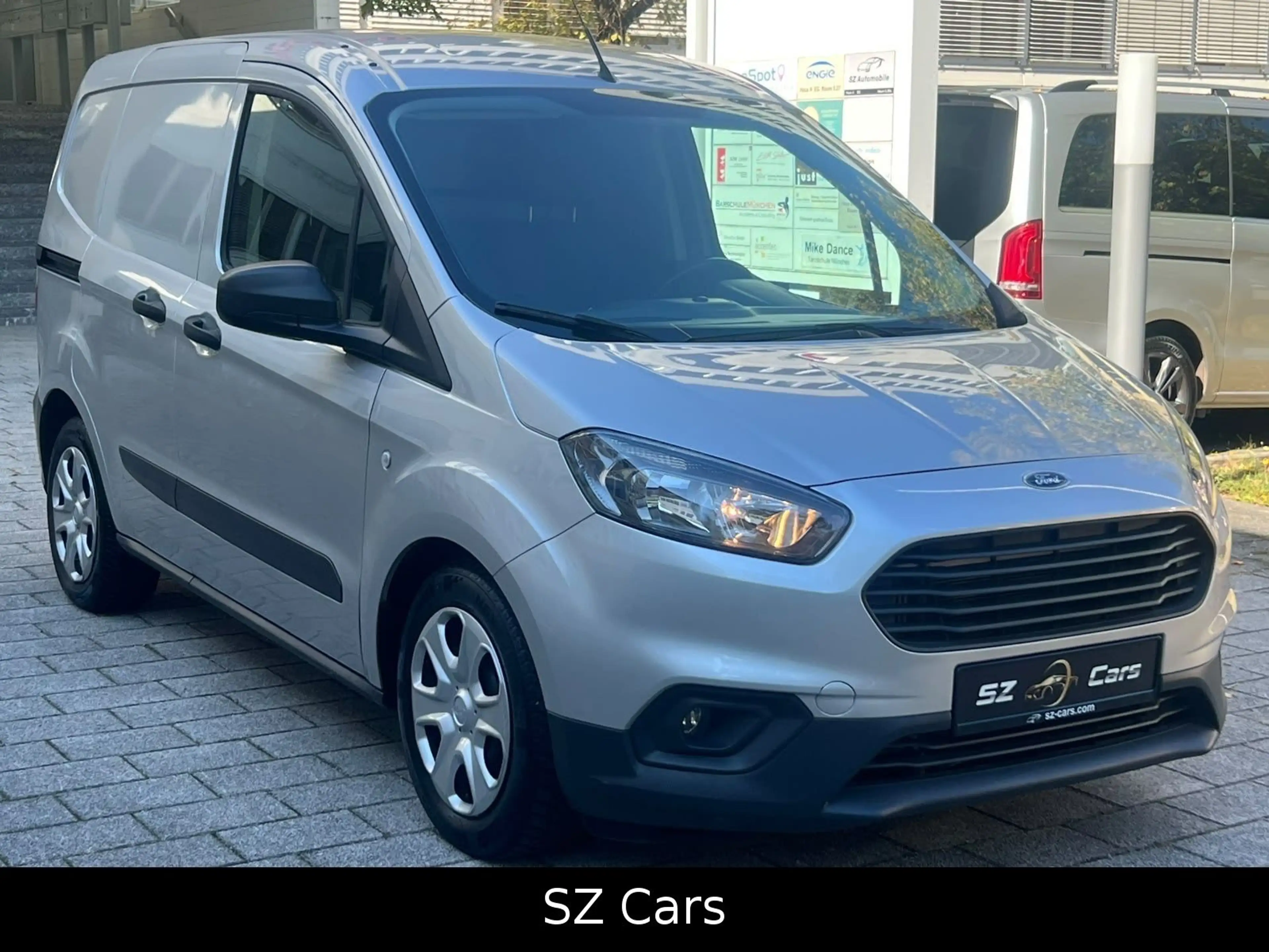 Ford Transit Courier — photo 4