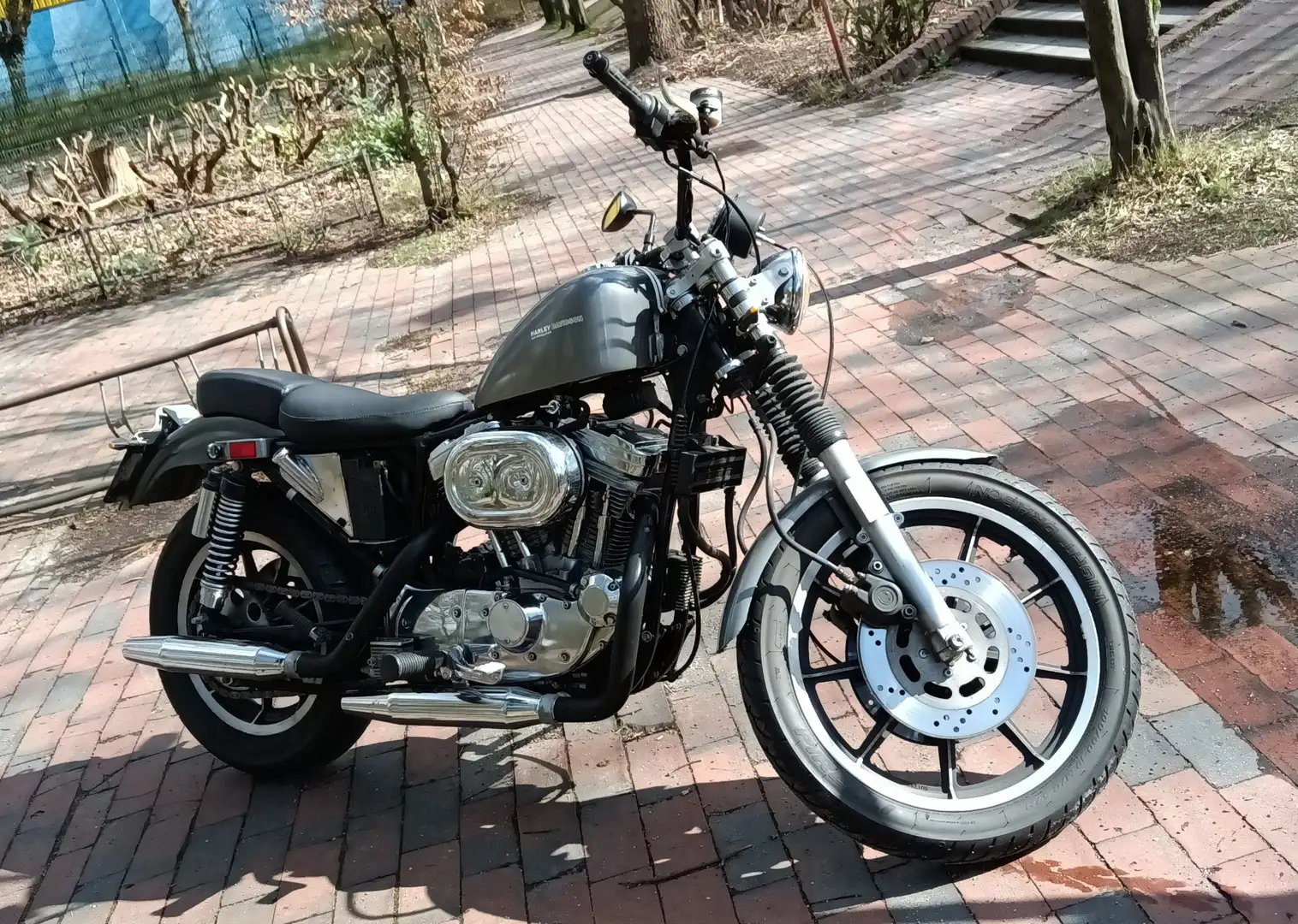 Harley-Davidson Sportster 1200 XLH Grau - 1
