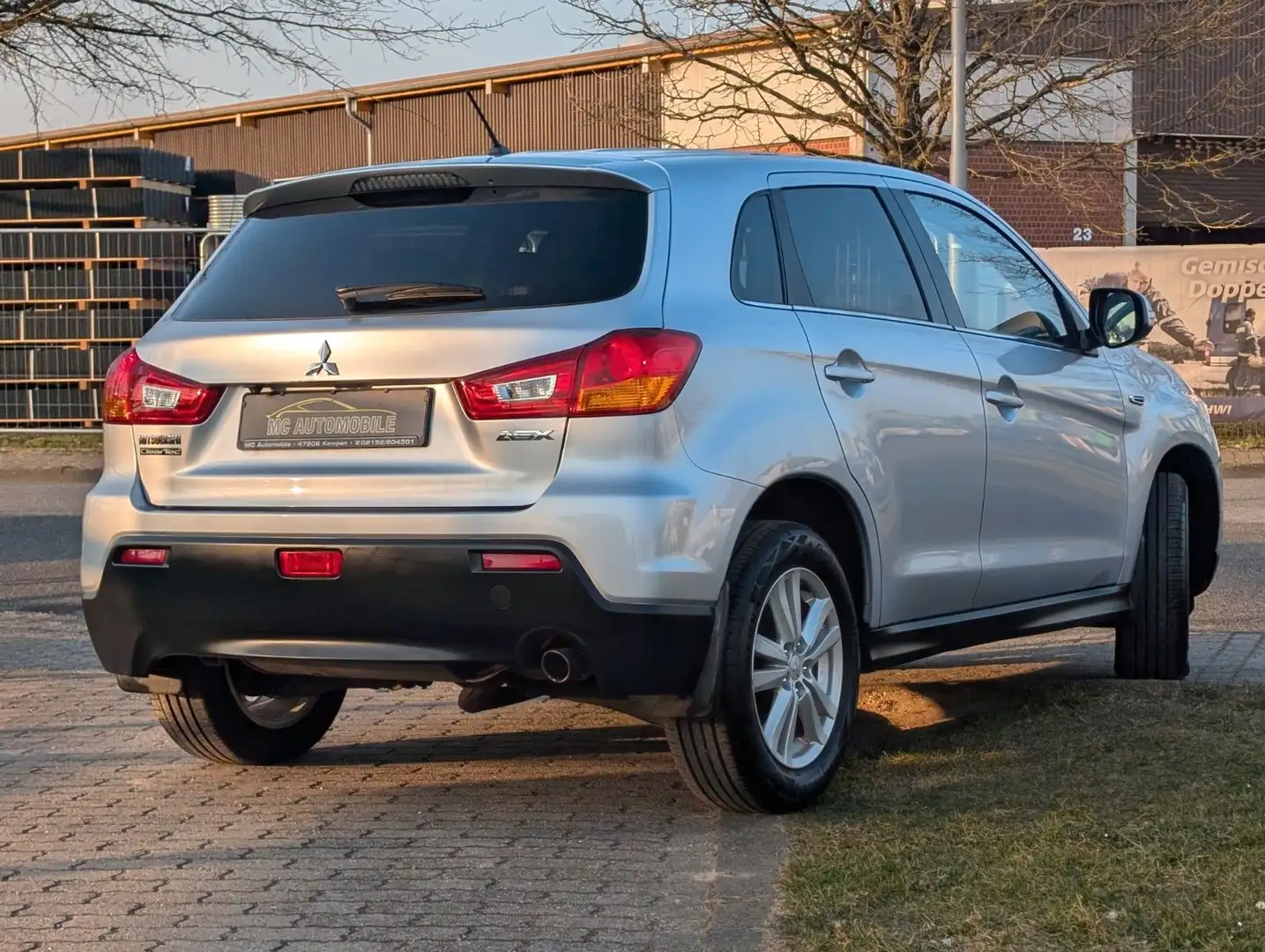 Mitsubishi ASX 35 Jahre 2WD*1-HAND*KAMERA*KLIMA*ZV-FUNK !! Silber - 2