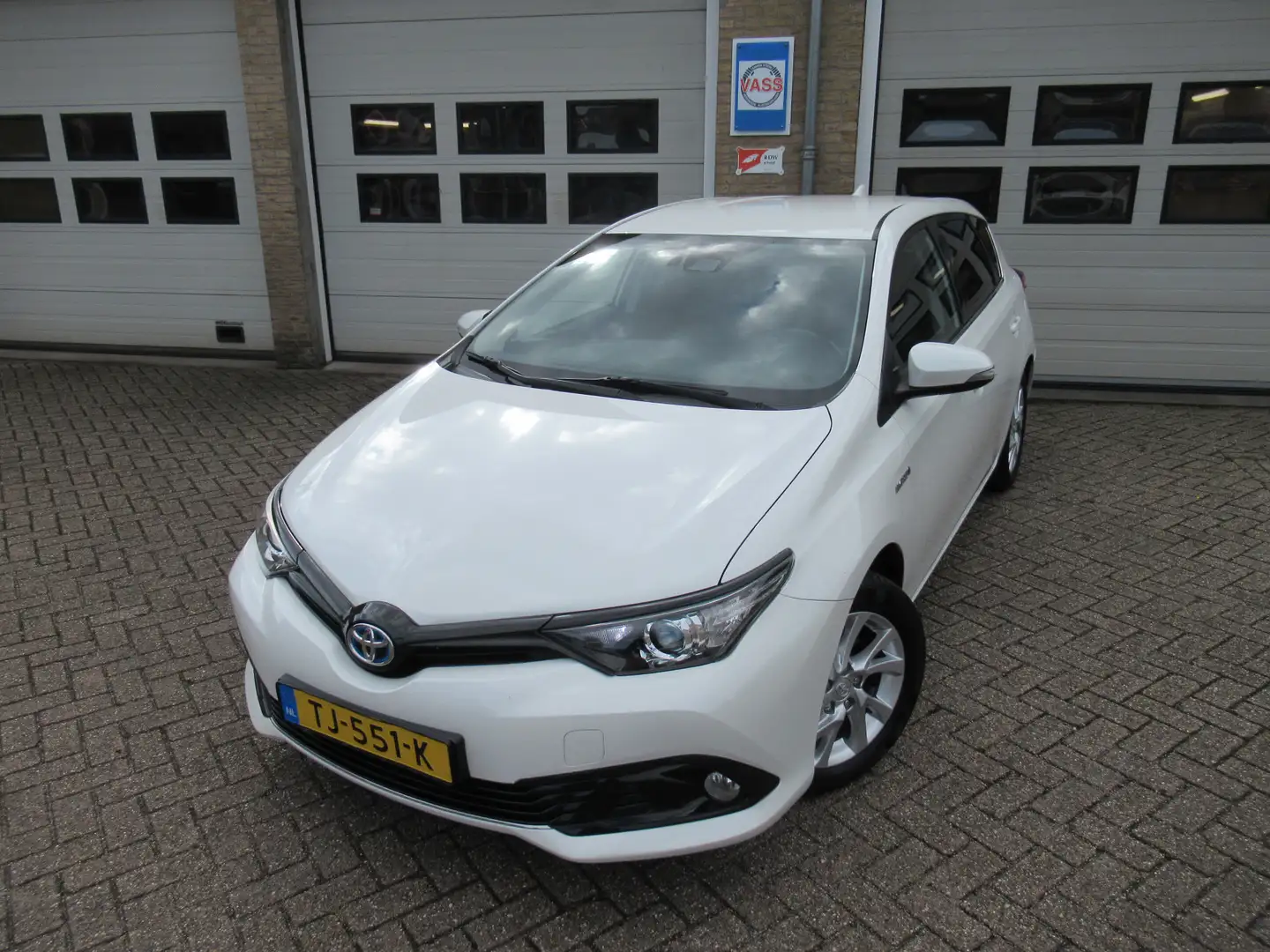 Toyota Auris 1.8 Hybrid Dynamic Go PARELMOERLAK Blanc - 1