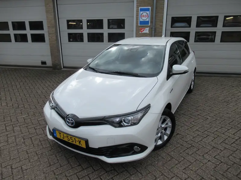 TOYOTA Auris