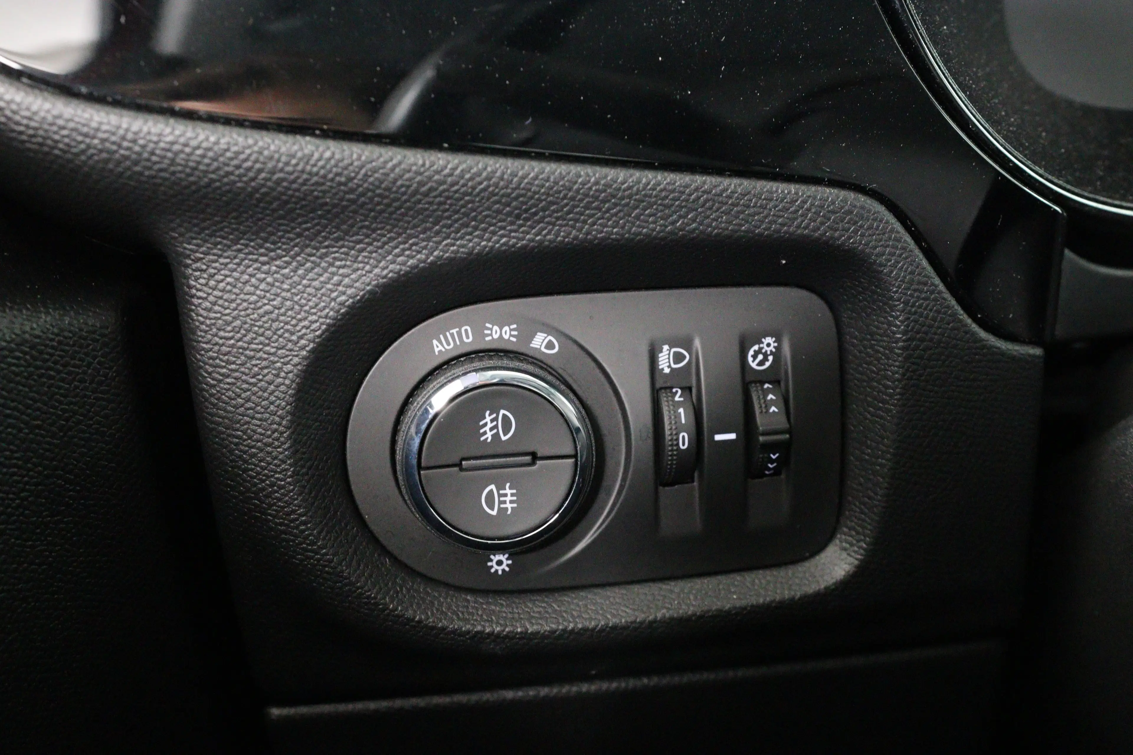 Opel Corsa-e Elegance 50 kWh | Adaptive Cruise | Keyless | Clim — photo 38