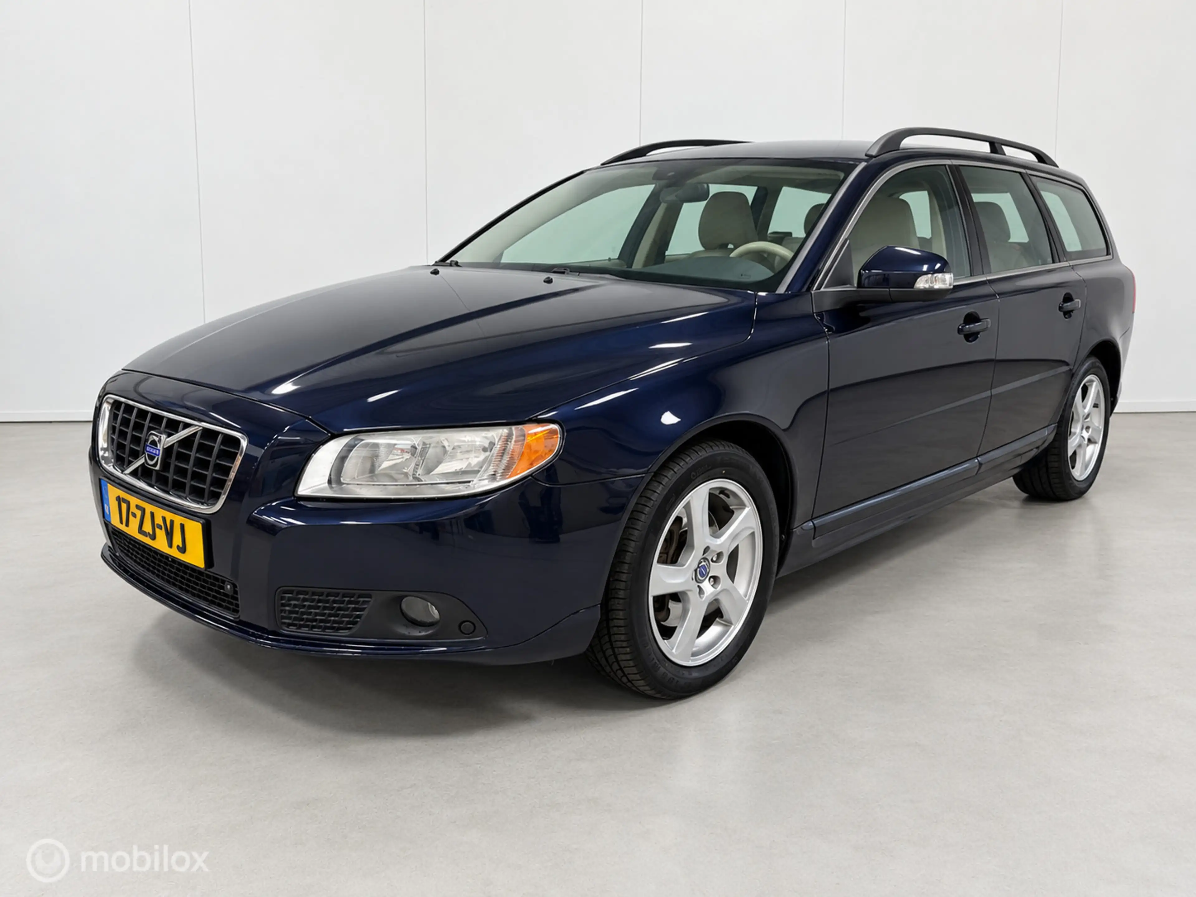 Volvo V70 3.0 T6 AWD Momentum NL AUTO / LEER
