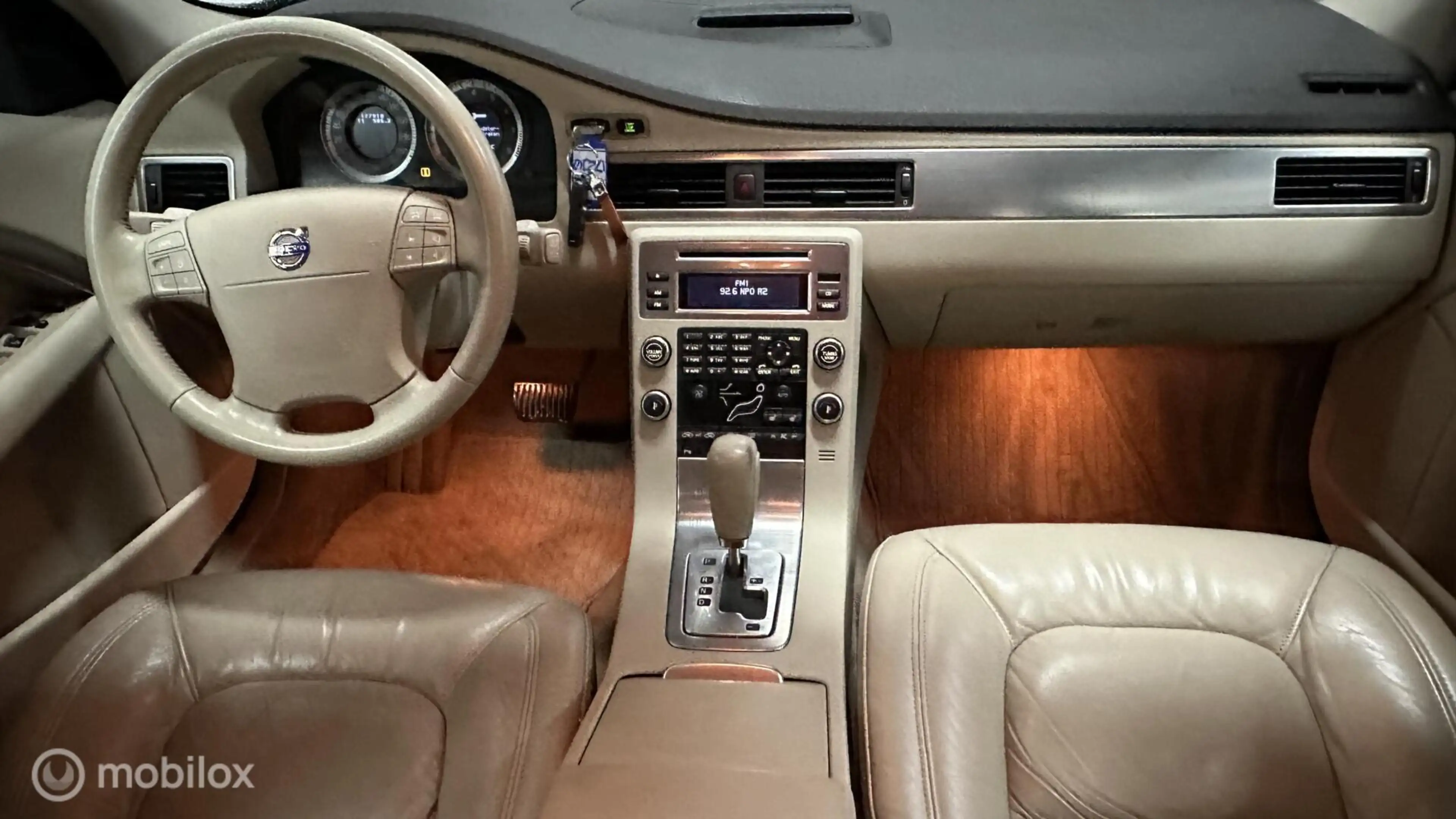 Volvo V70 3.0 T6 AWD Momentum NL AUTO / LEER — photo 3