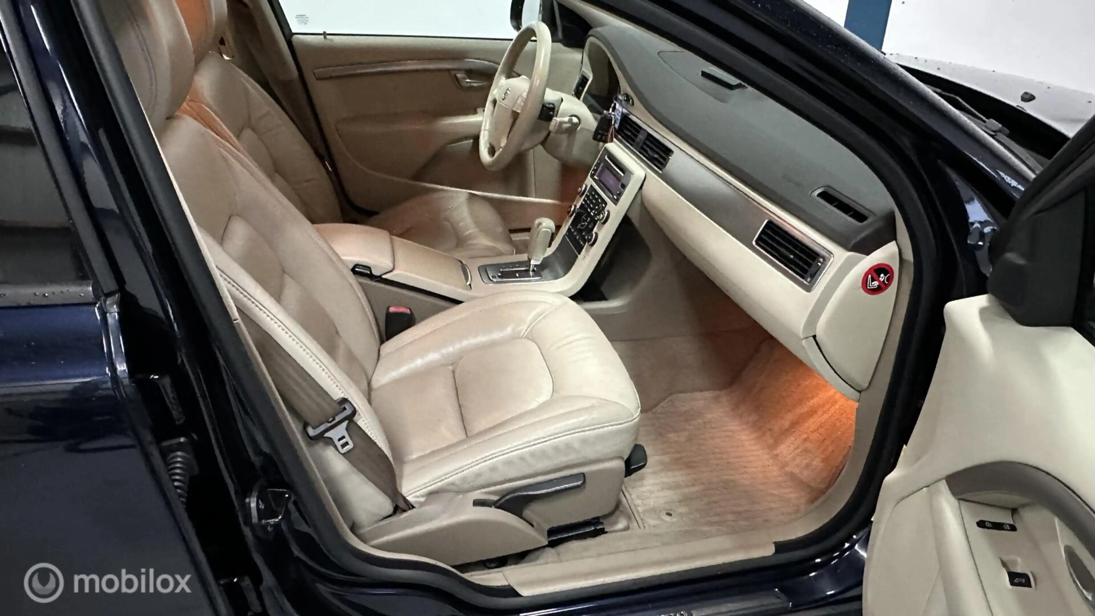 Volvo V70 3.0 T6 AWD Momentum NL AUTO / LEER — photo 8