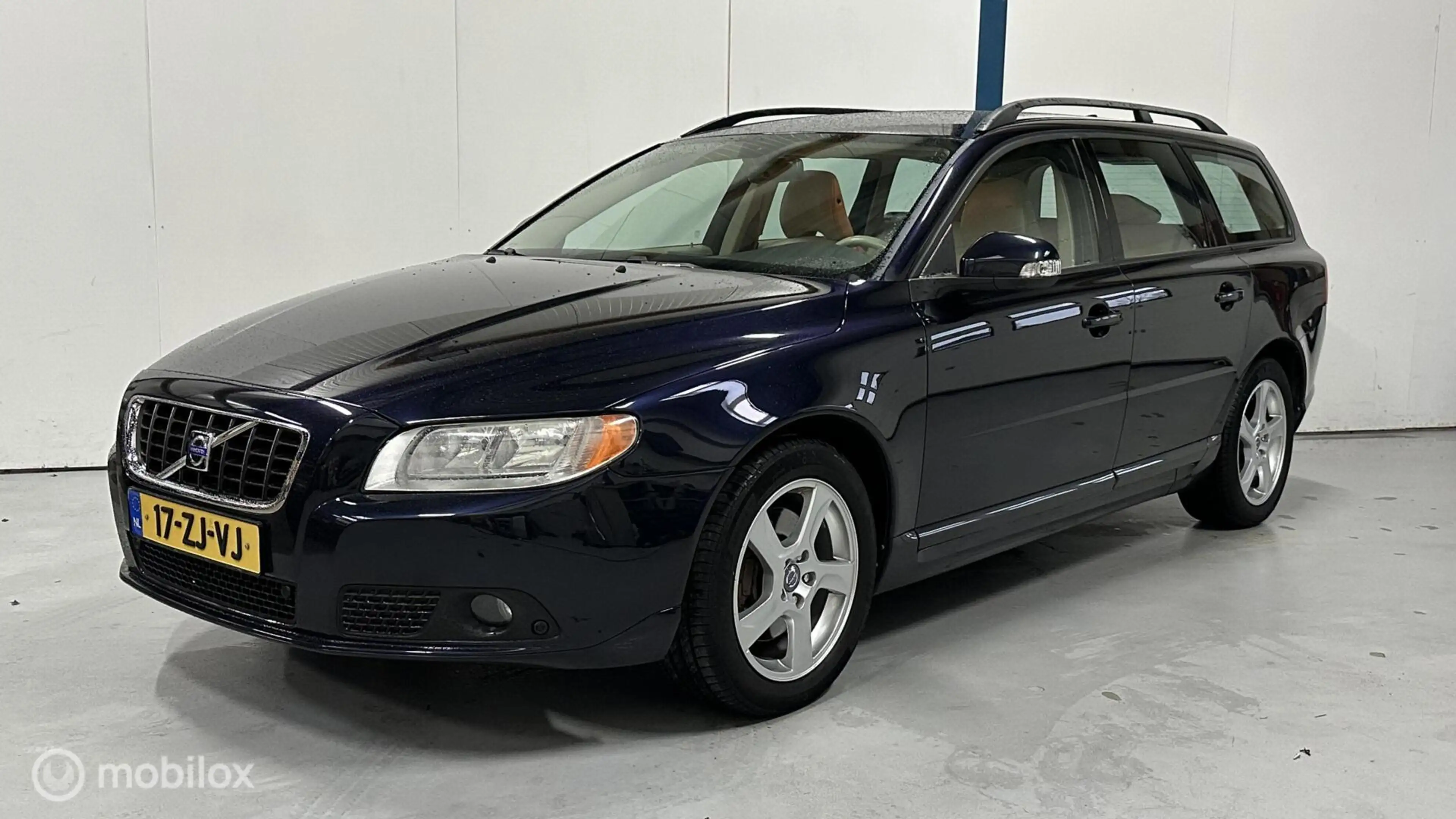 Volvo V70 3.0 T6 AWD Momentum NL AUTO / LEER