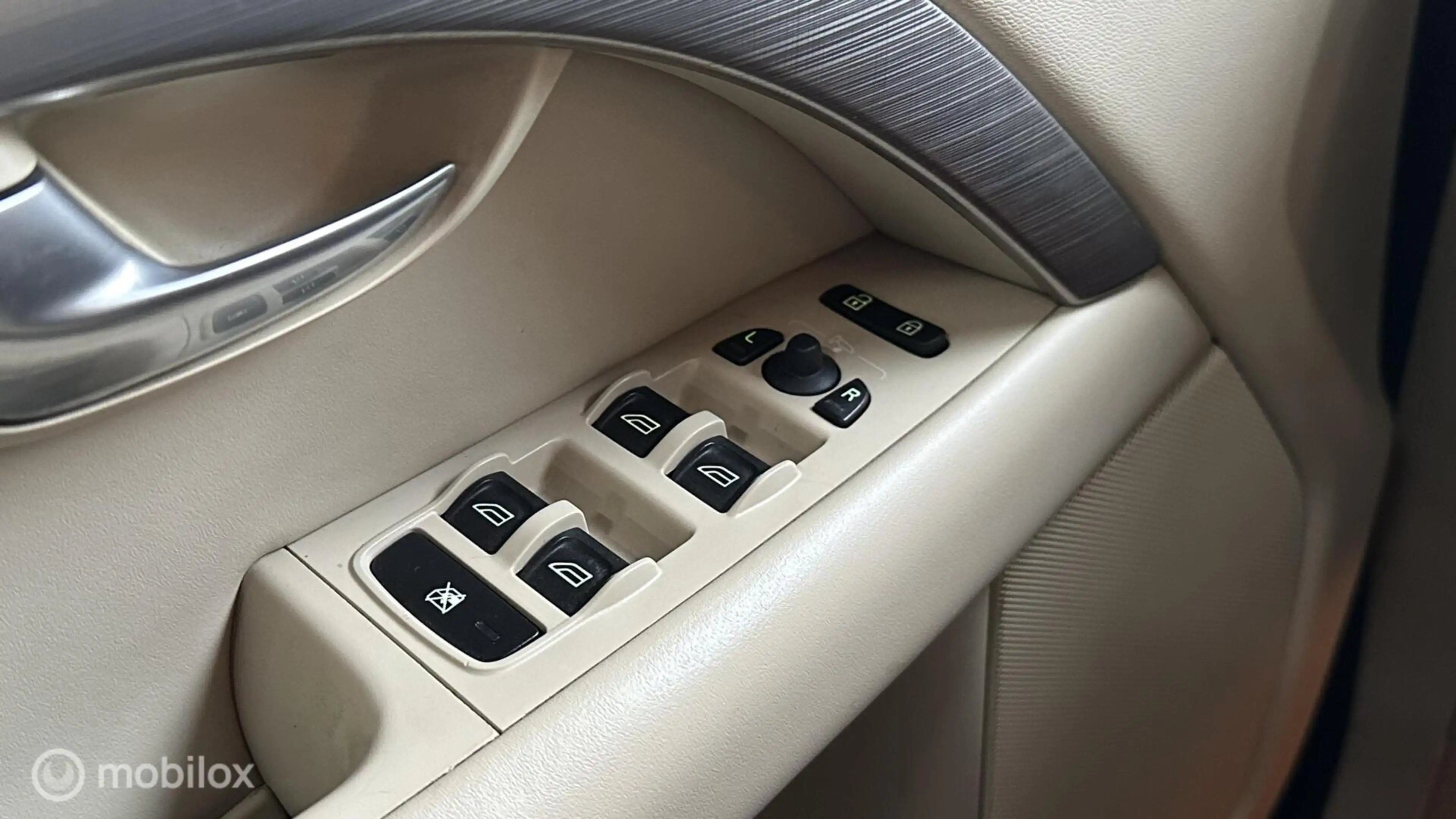 Volvo V70 3.0 T6 AWD Momentum NL AUTO / LEER — photo 16