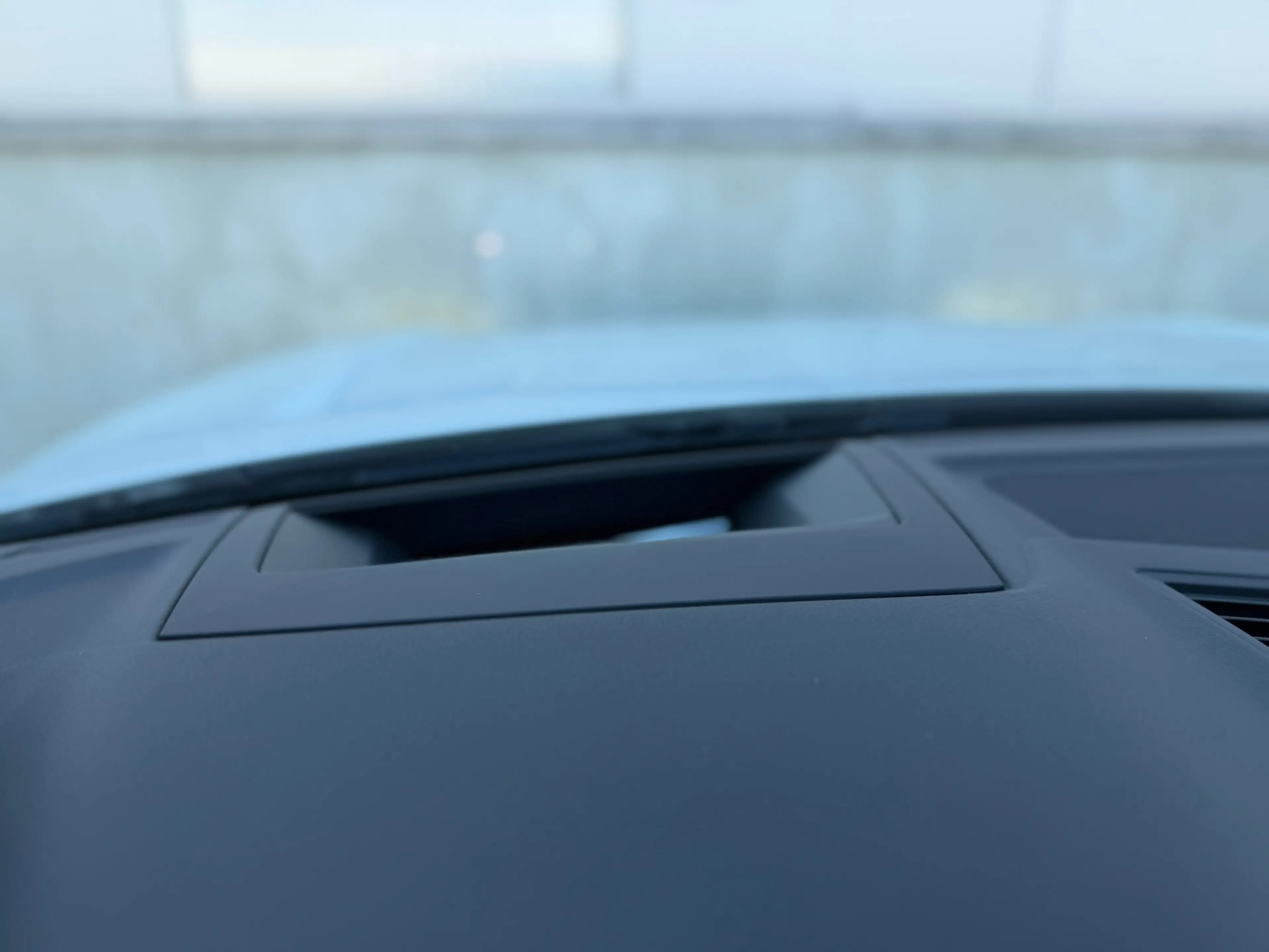 Volkswagen Touareg 3.0 TSi eHybrid R 462Pk Puglia Black Dyn Pano 21In — photo 9