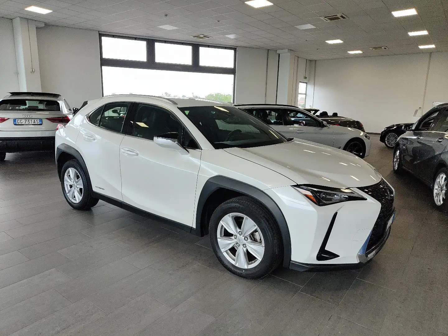 Lexus UX 250h Hybrid Auto Navi Camera Adap.Cruise FariLED Weiß - 2
