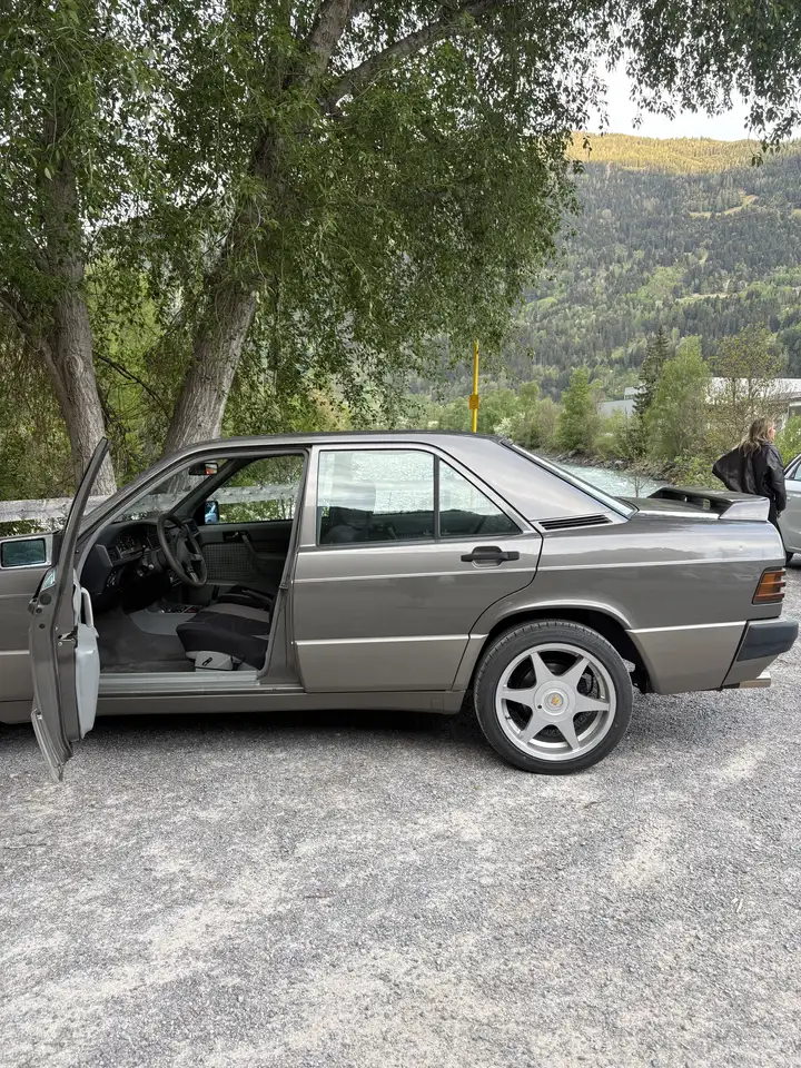 Mercedes-Benz 190 E 1,8, foto 3
