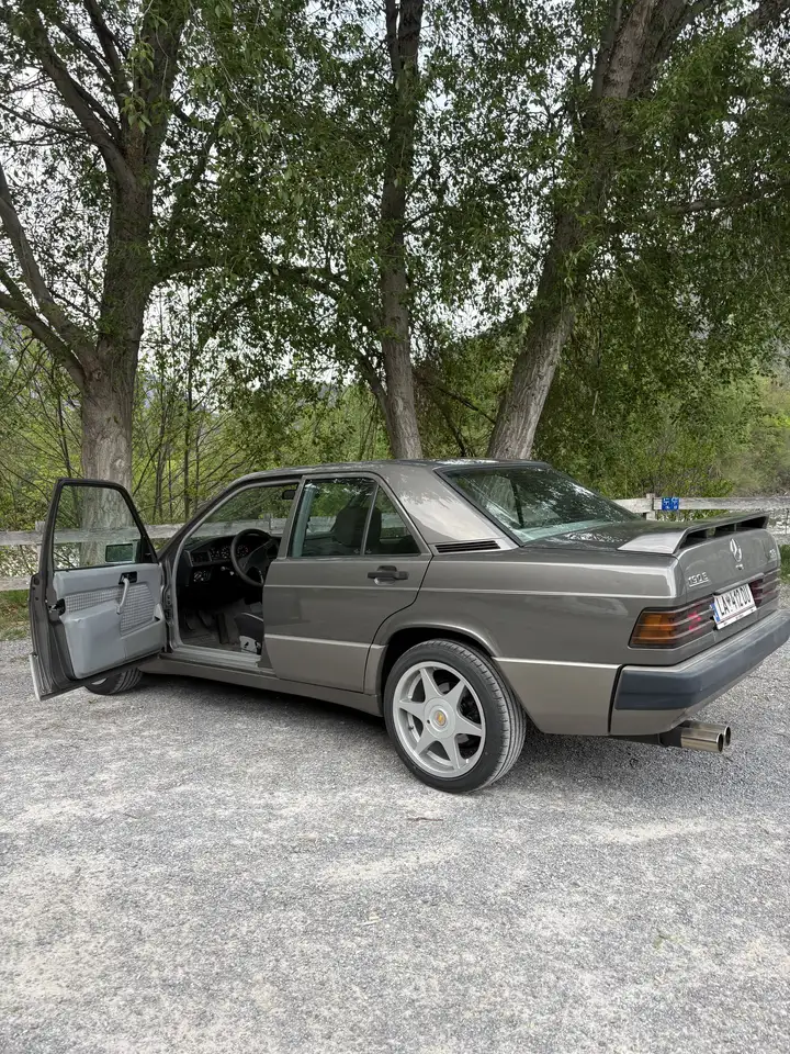 Mercedes-Benz 190 E 1,8, foto 2
