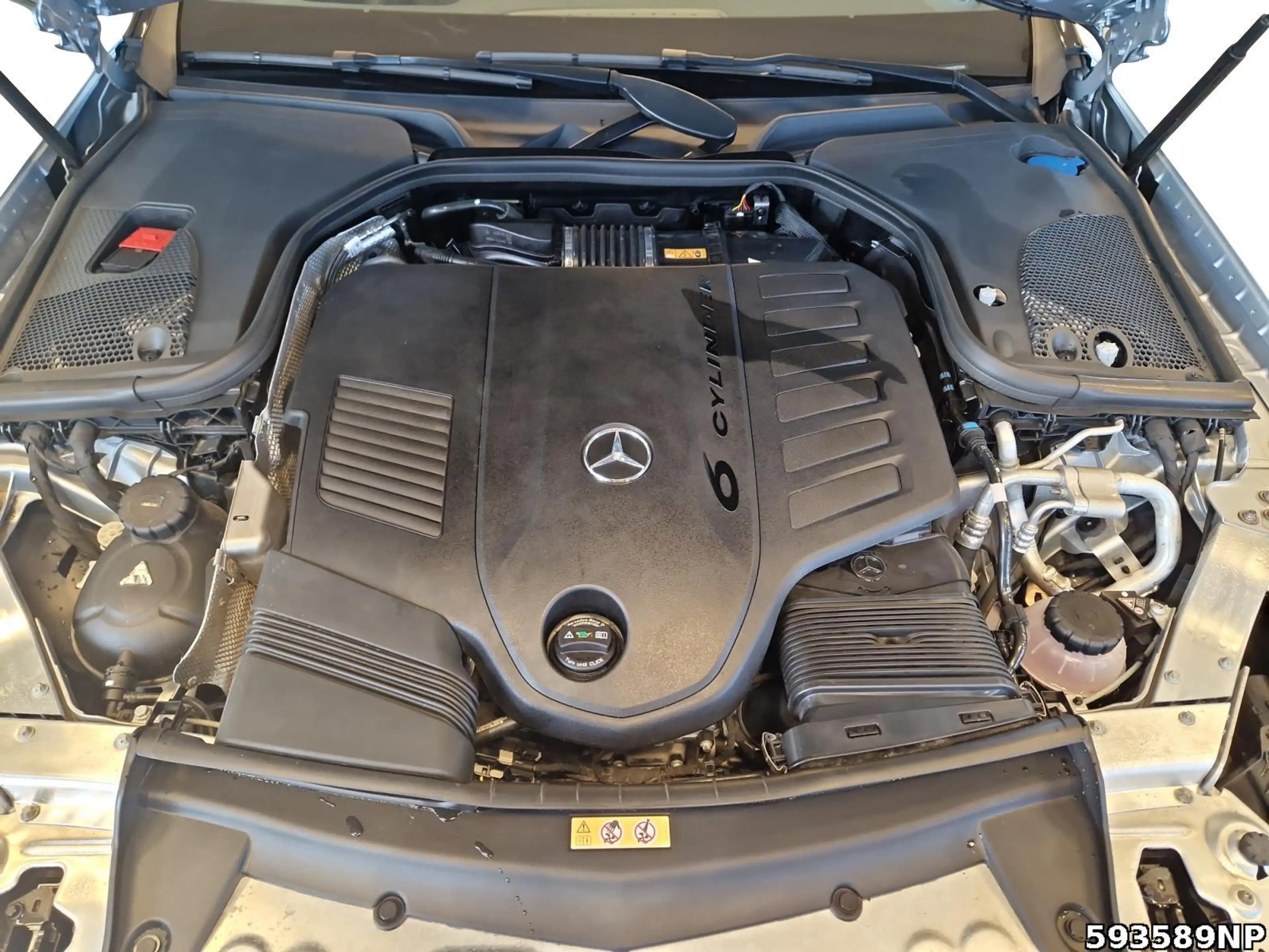 Mercedes-Benz E 450 4M Avantgarde 360° Distronic LED Ambiente — photo 7
