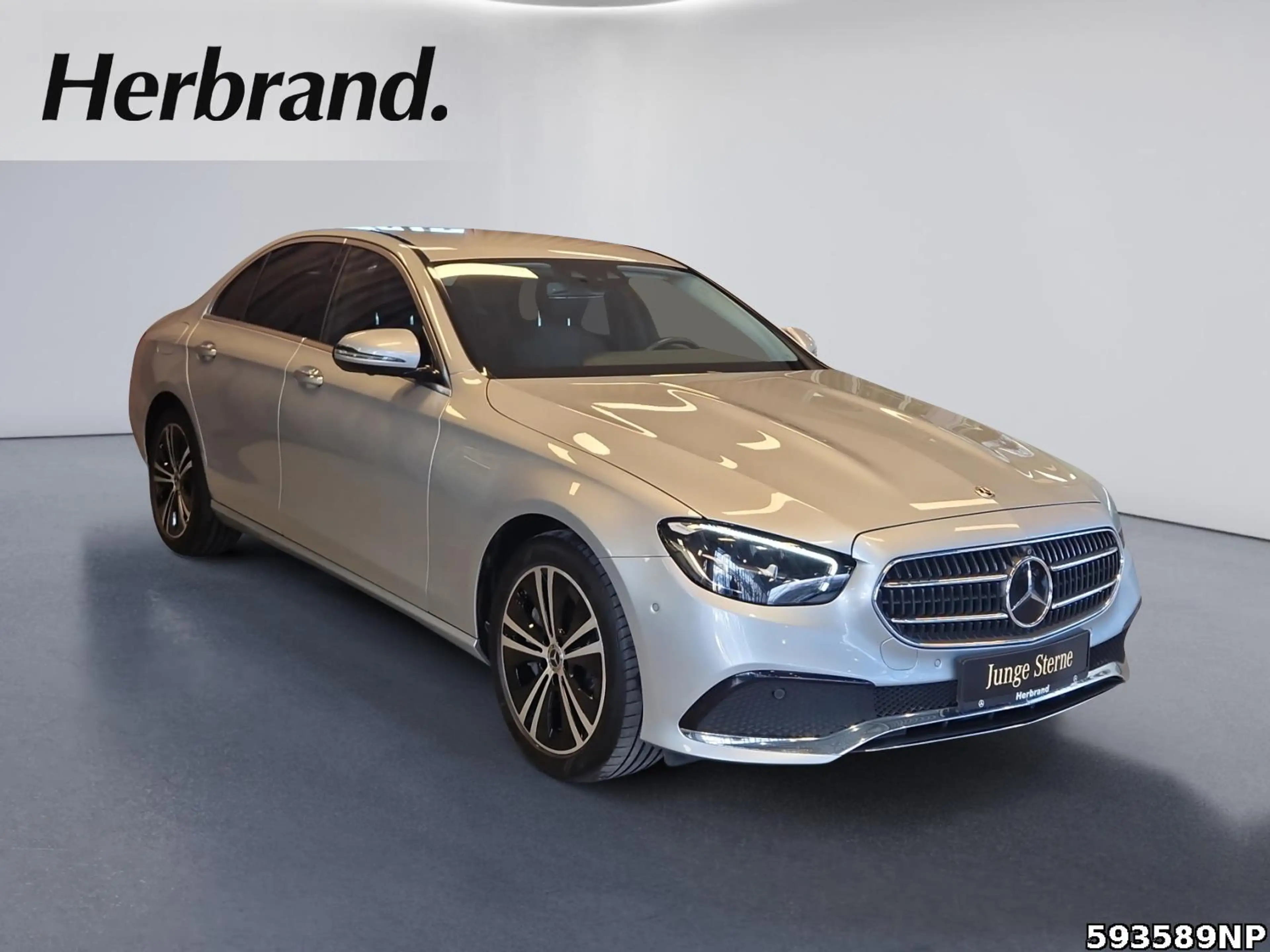 Mercedes-Benz E 450 4M Avantgarde 360° Distronic LED Ambiente — photo 2