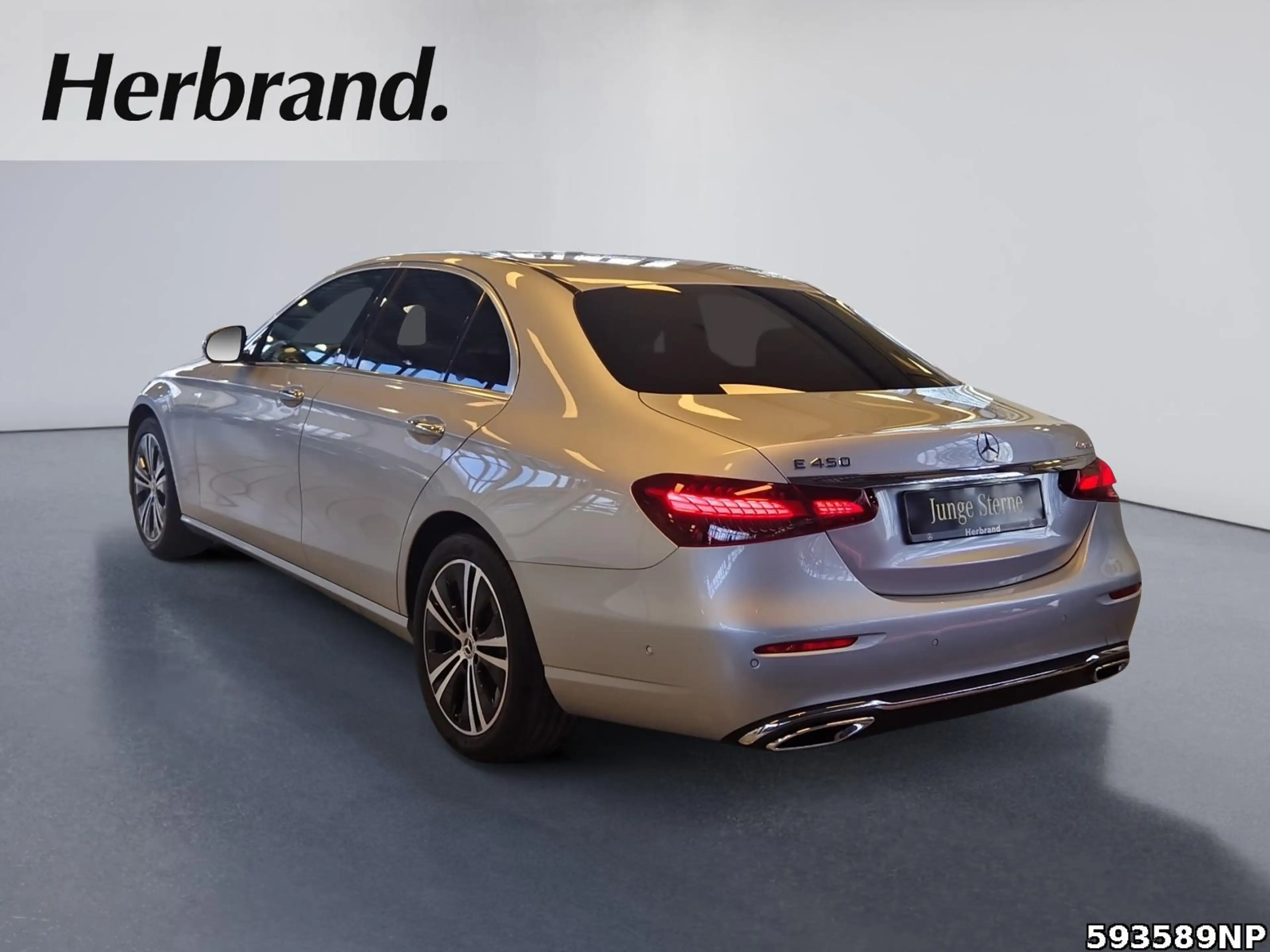Mercedes-Benz E 450 4M Avantgarde 360° Distronic LED Ambiente — photo 4