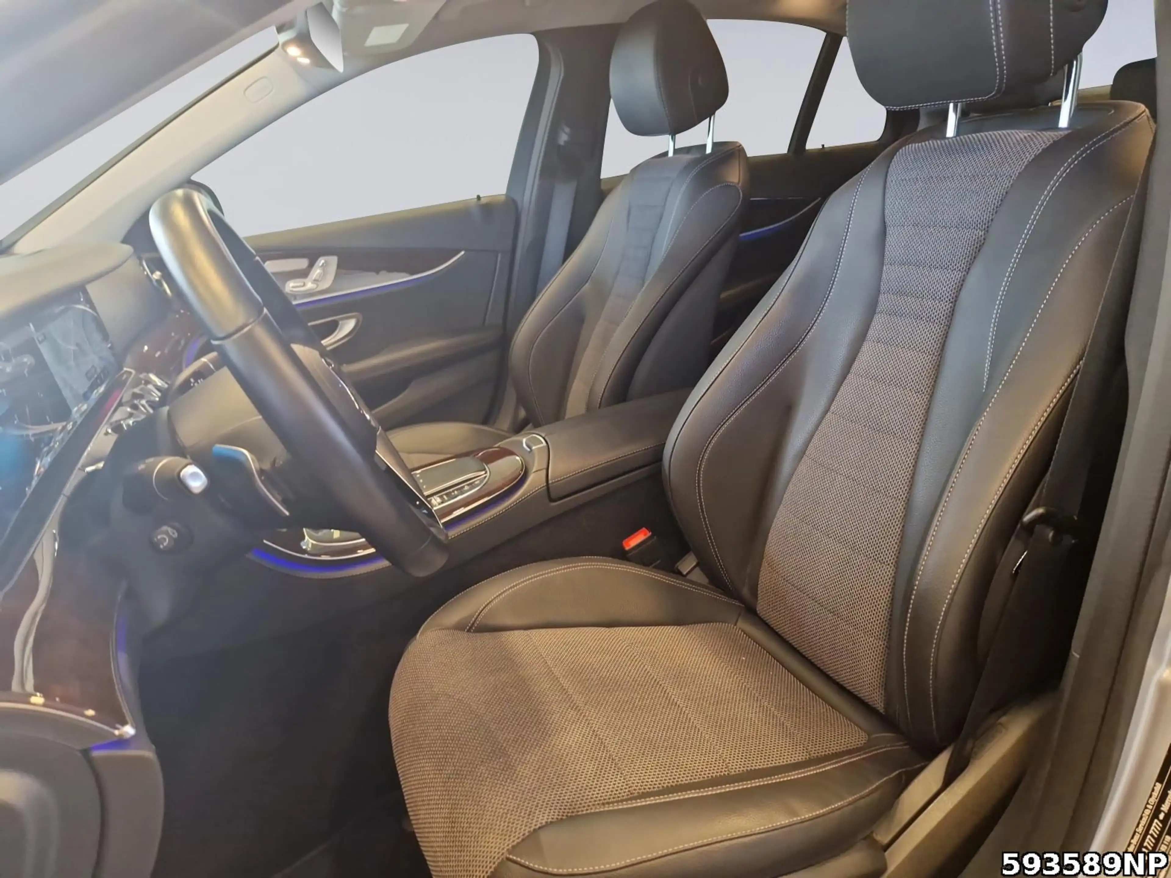 Mercedes-Benz E 450 4M Avantgarde 360° Distronic LED Ambiente — photo 10