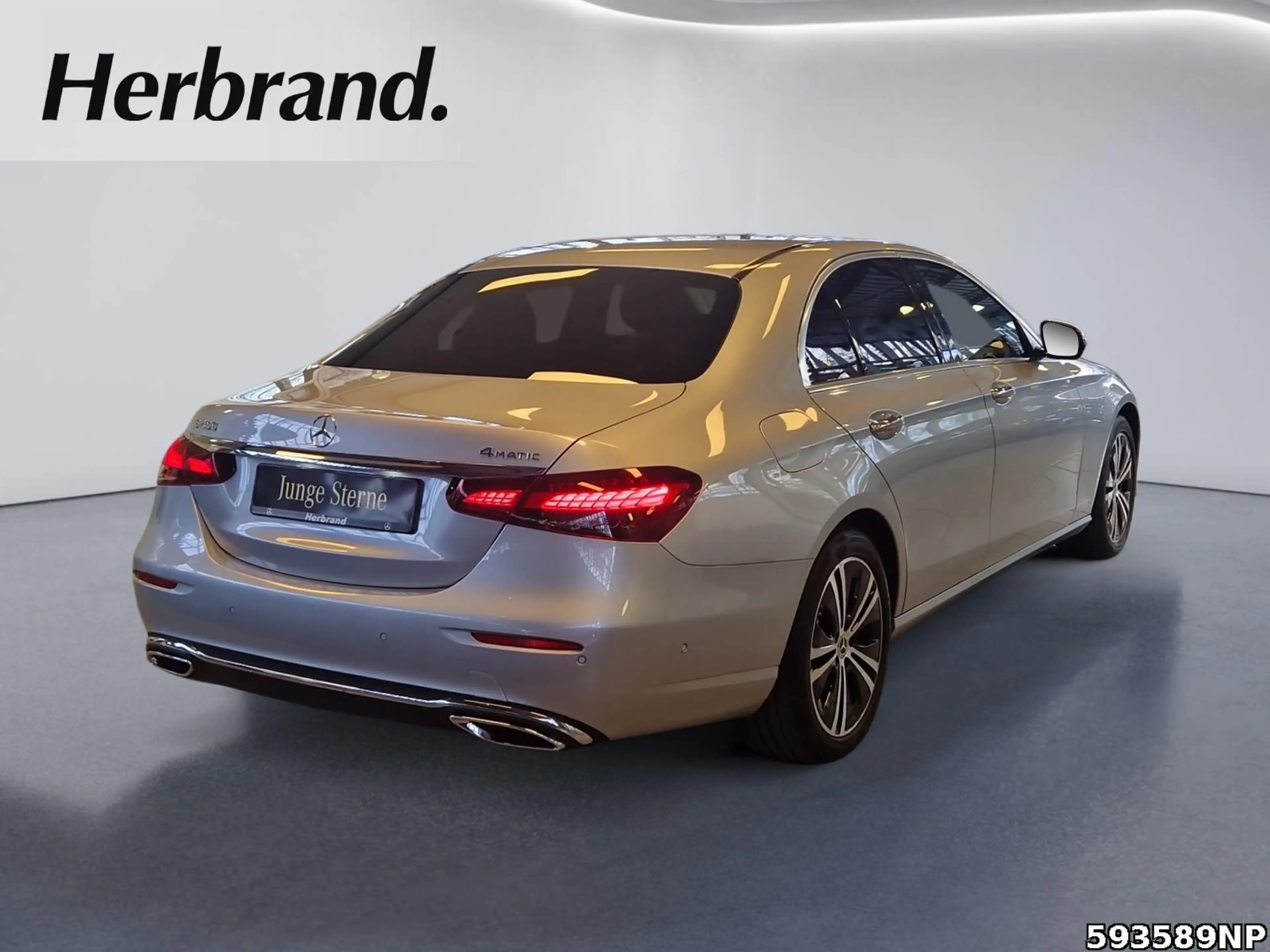Mercedes-Benz E 450 4M Avantgarde 360° Distronic LED Ambiente — photo 3