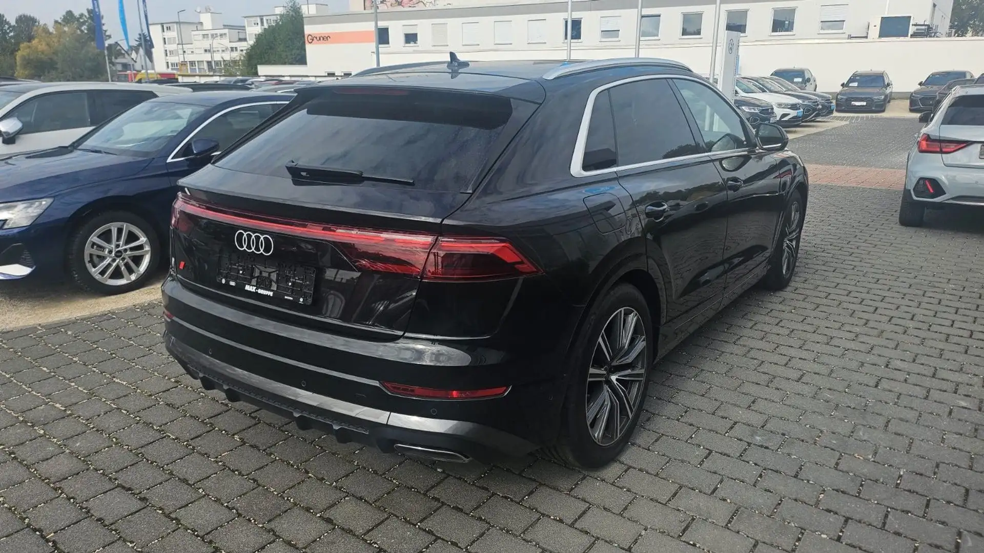 Audi Q8 50 TDI quattro Schwarz - 2