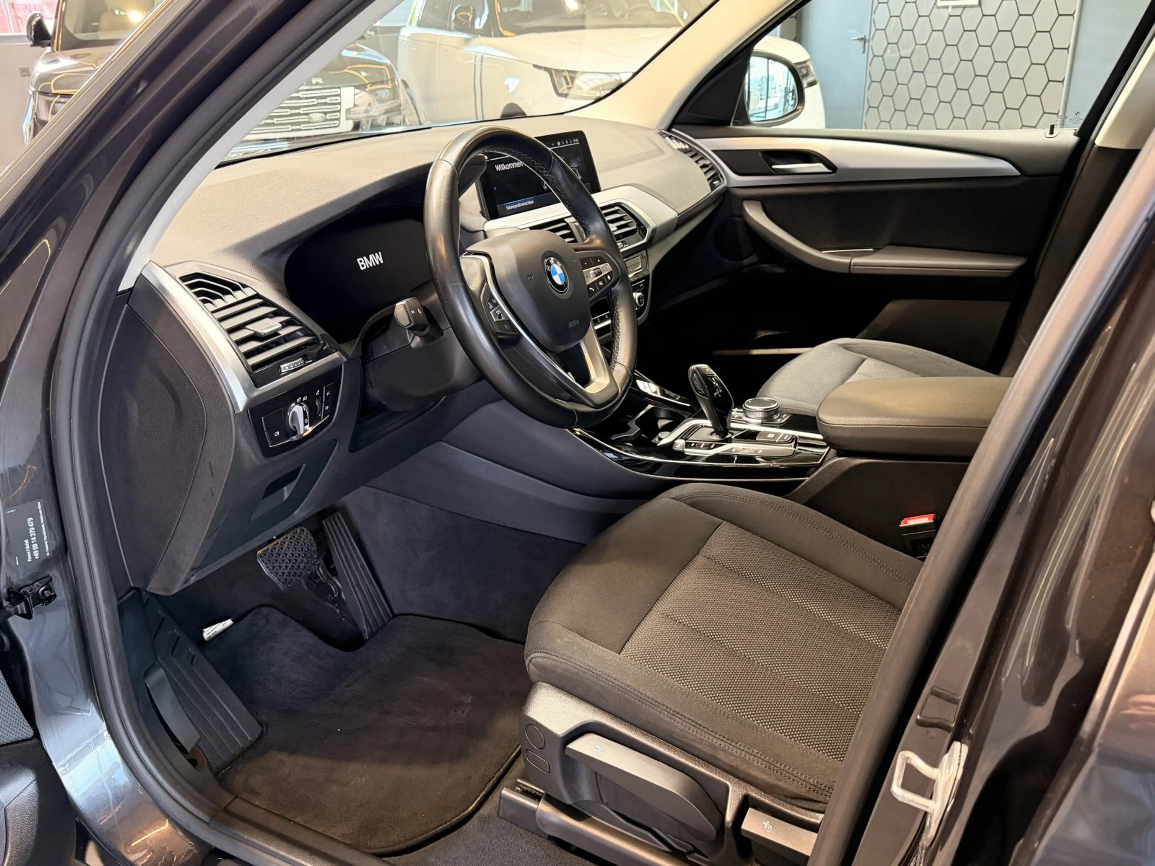 BMW X3 xDrive30e Advantage — photo 7