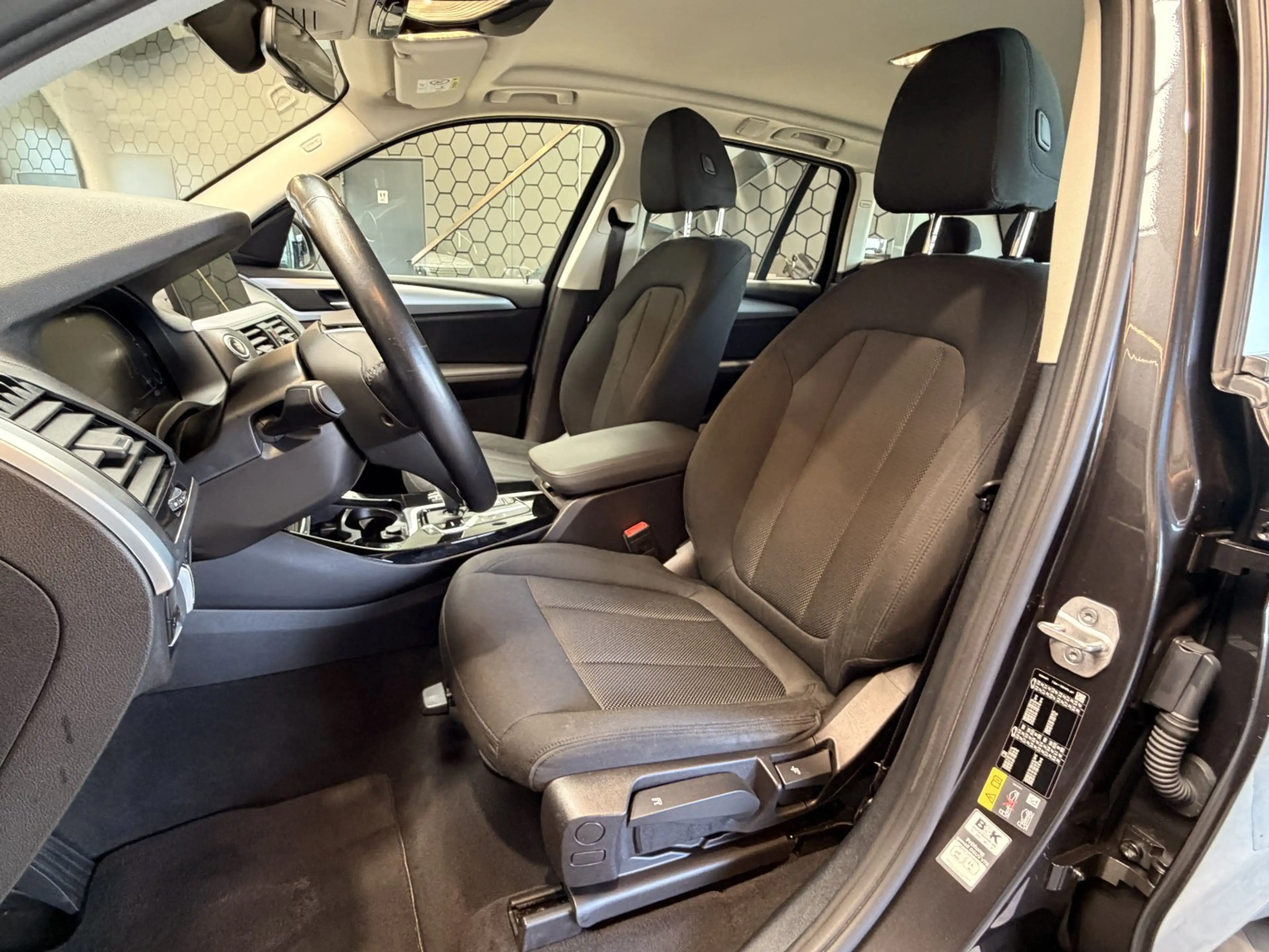 BMW X3 xDrive30e Advantage — photo 10