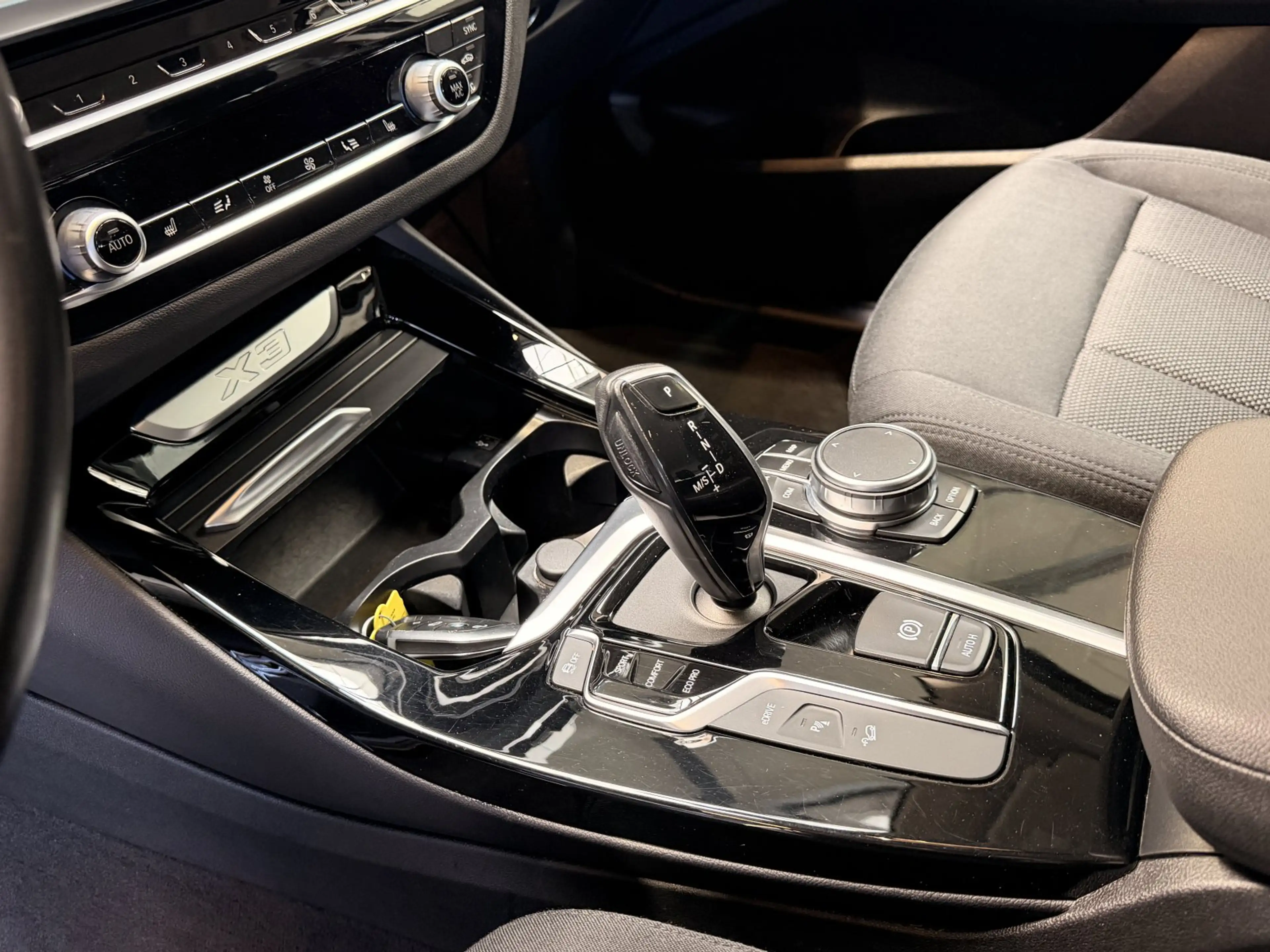 BMW X3 xDrive30e Advantage — photo 9