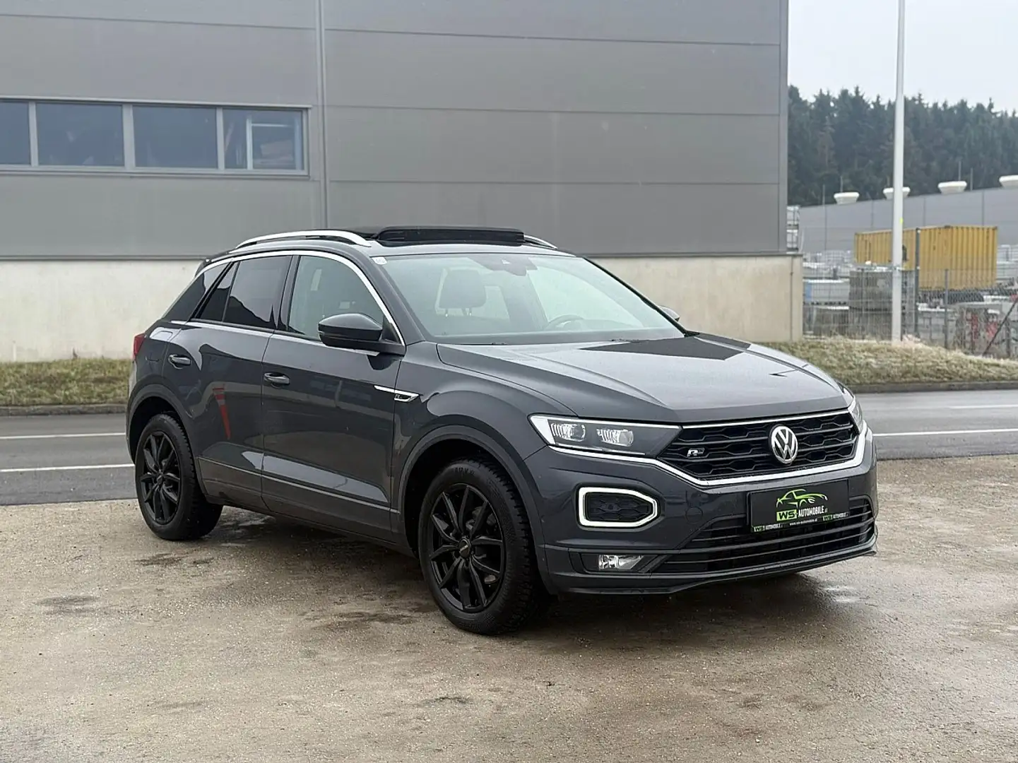 Volkswagen T-Roc 1,6 TDI SCR R-line Pano/LED Grau - 2
