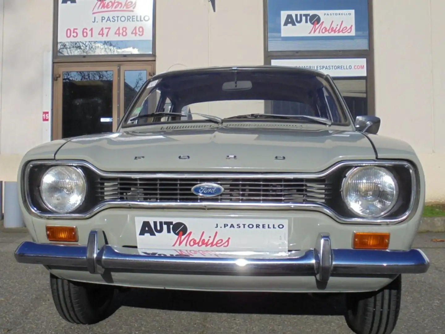 Ford Escort 1100 LUXE Grau - 2