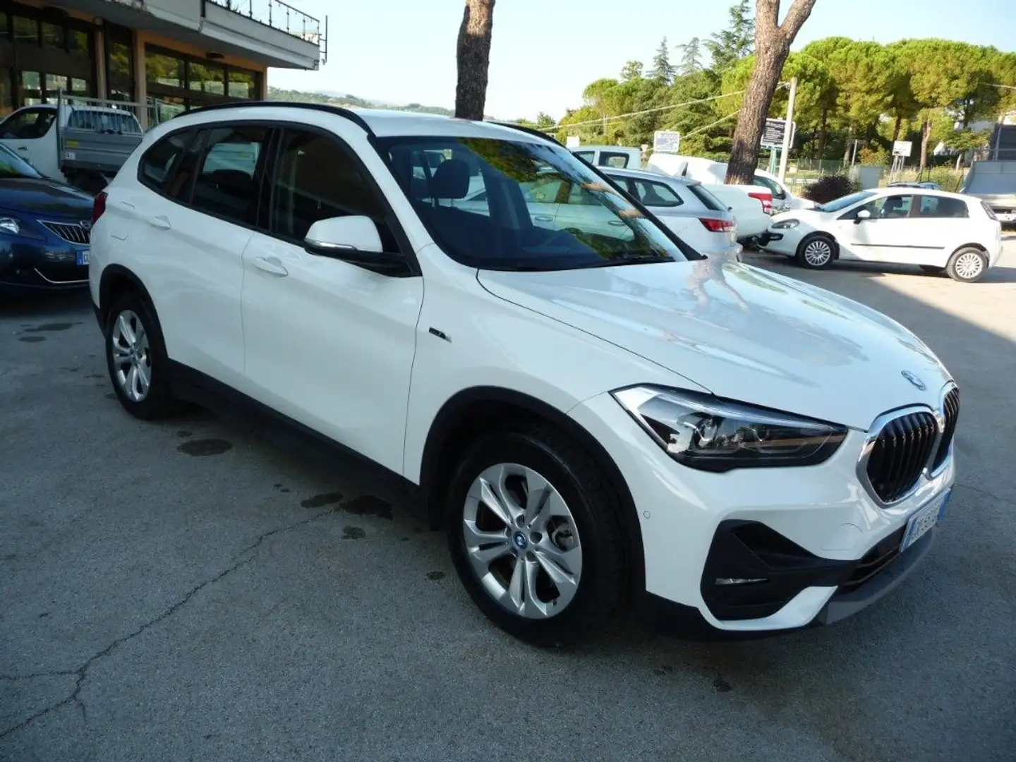 BMW X1 xDrive25e Business Advantage Blanc - 1