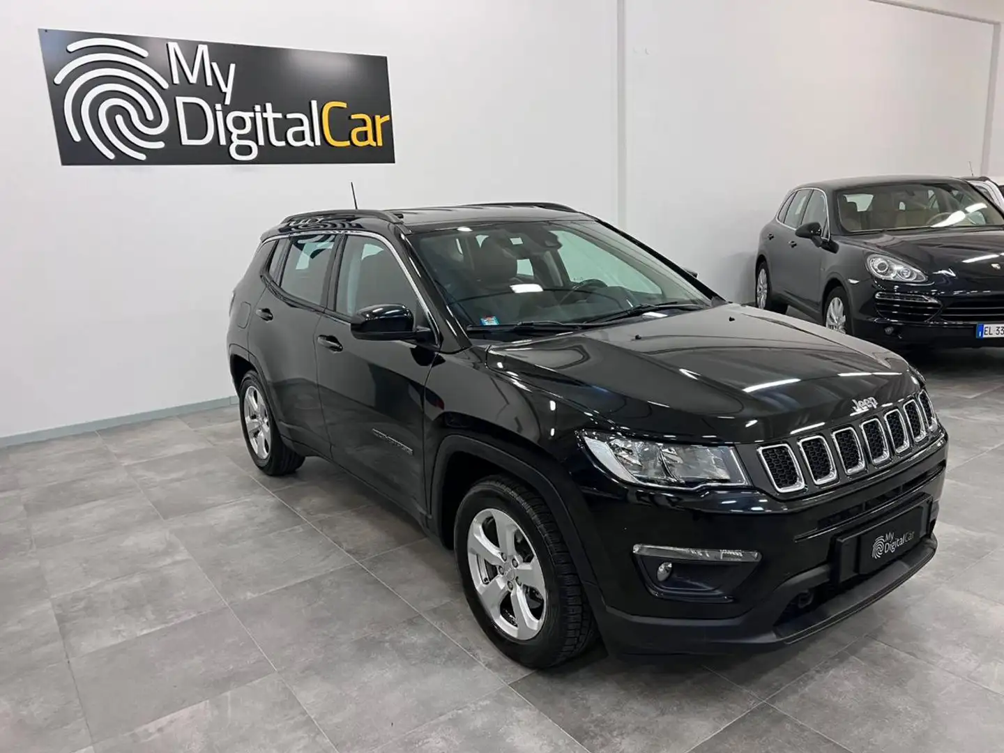 Jeep Compass 1.6 Multijet II 2WD Longitude Zwart - 1