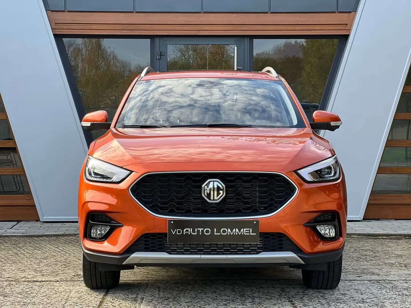 MG ZS 1.0i - PANODAK/KEYLESS/ADAPTIVE/LED/FULL OPTION Oranje - 2
