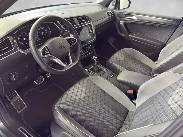 Volkswagen Tiguan Allspace view 6