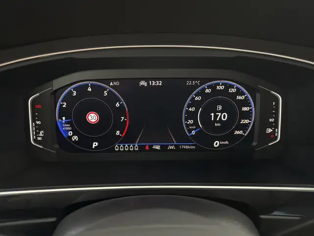 Volkswagen Tiguan Allspace view 9