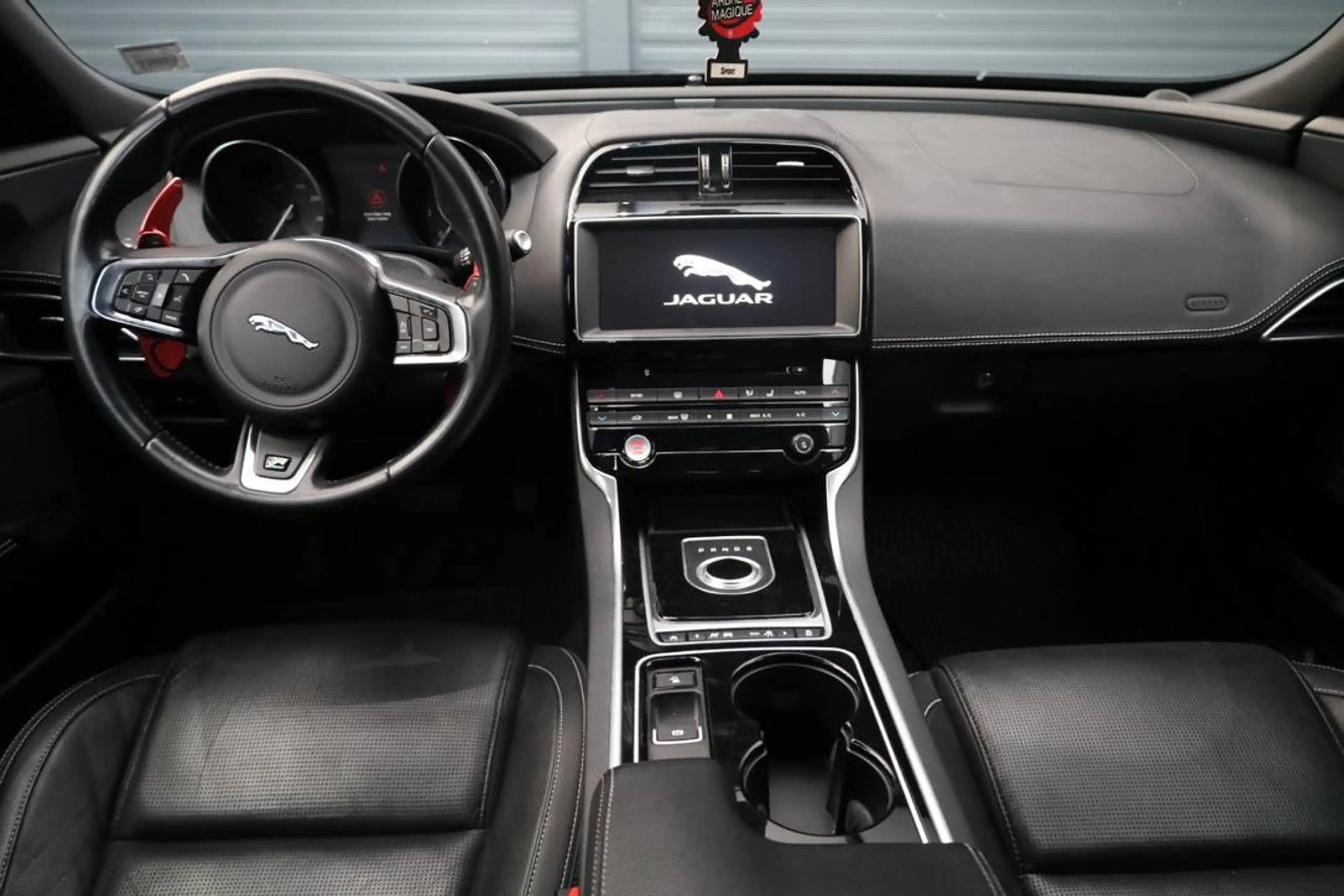 Jaguar XE Edition R-Sport Navi Leder Pano Zetelverwarming — photo 5