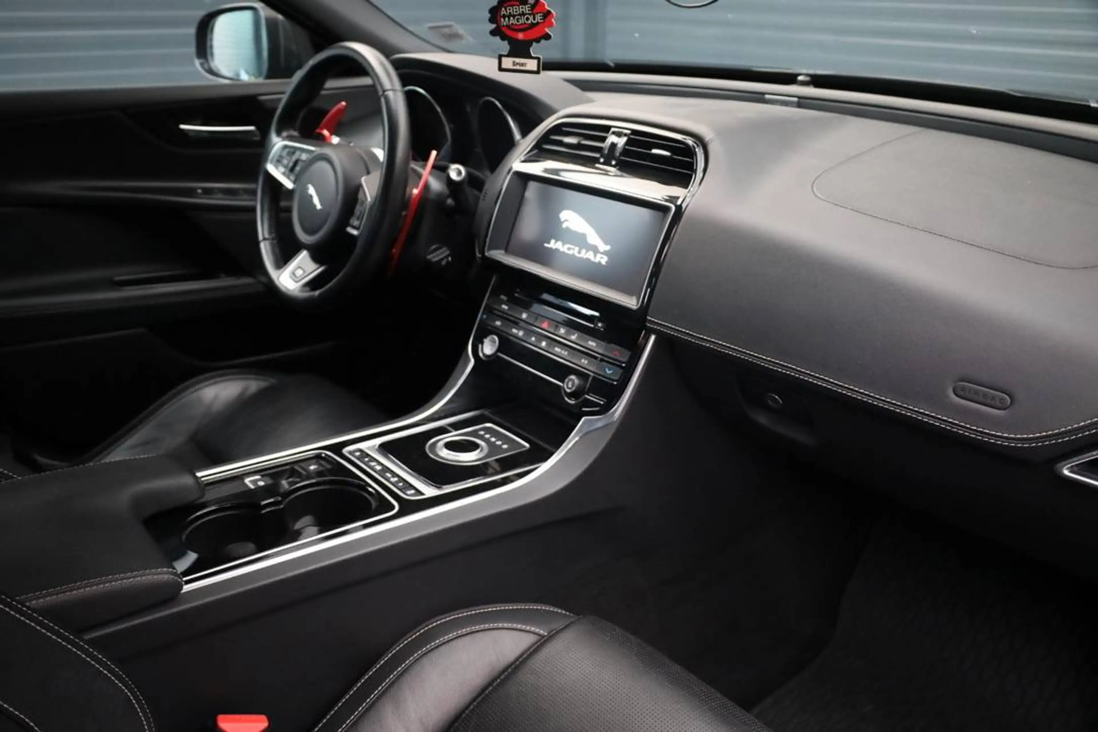 Jaguar XE Edition R-Sport Navi Leder Pano Zetelverwarming — photo 6
