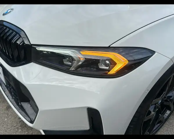 BMW 3 Series view 11