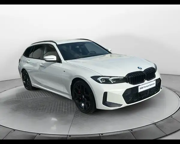 BMW 3 Series view 4