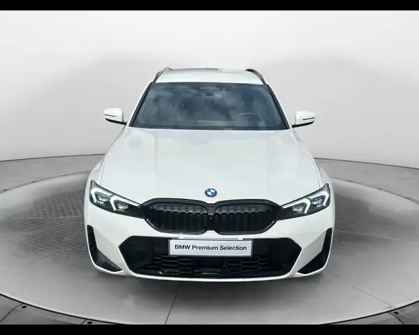 BMW 3 Series view 3