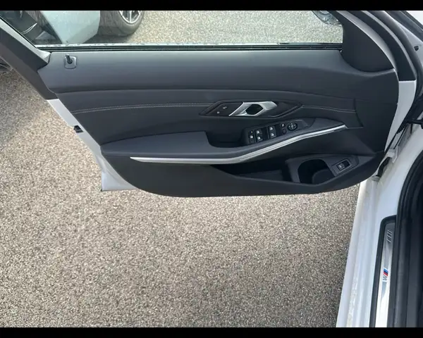 BMW 3 Series view 13