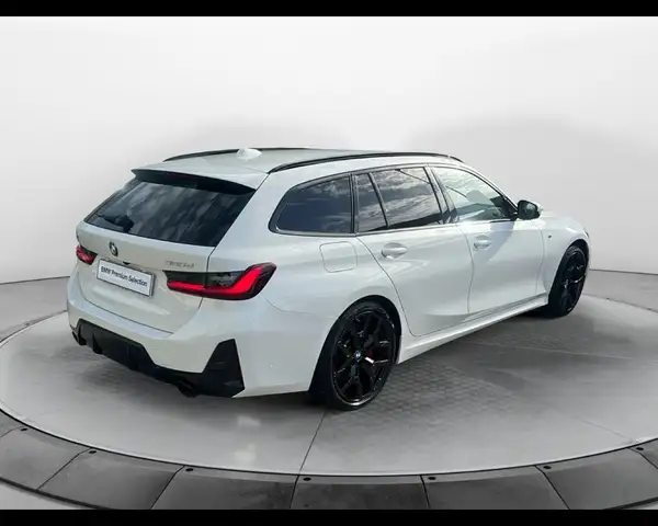 BMW 3 Series view 6