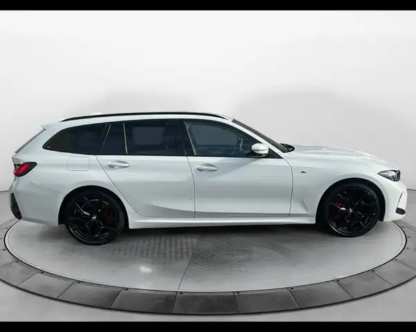 BMW 3 Series view 5
