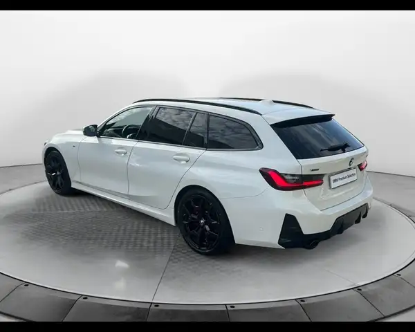 BMW 3 Series view 9