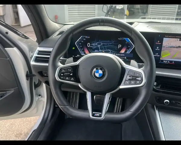 BMW 3 Series view 14