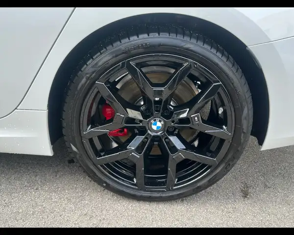 BMW 3 Series view 10