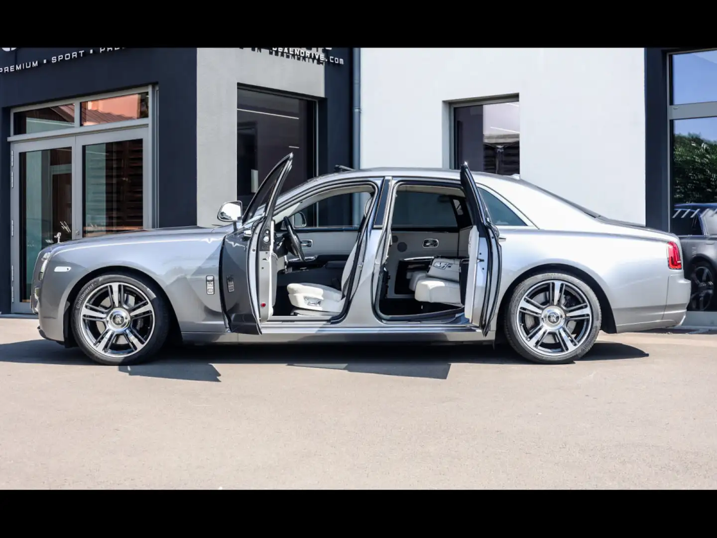 Rolls-Royce Ghost (SERIES I) 6.6 V12 V-SPEC°JUBILEE SILVER°THEATRE Szürke - 2