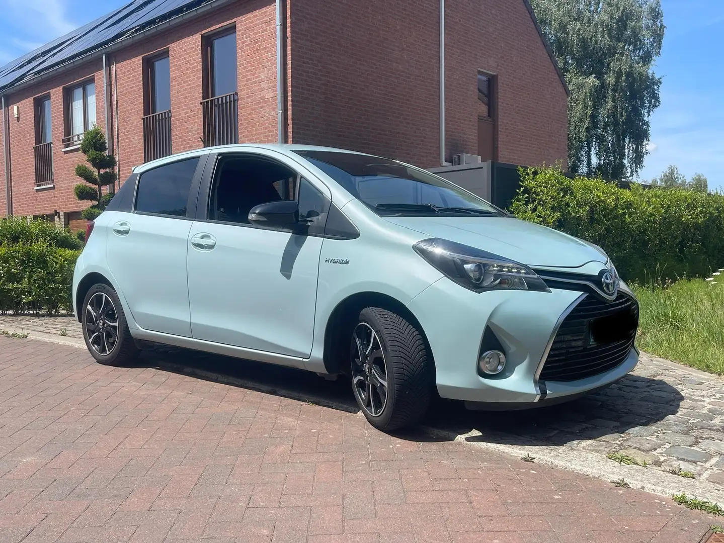 Toyota Yaris hybrid limited edition ( AQUA 48/50 ) - 2