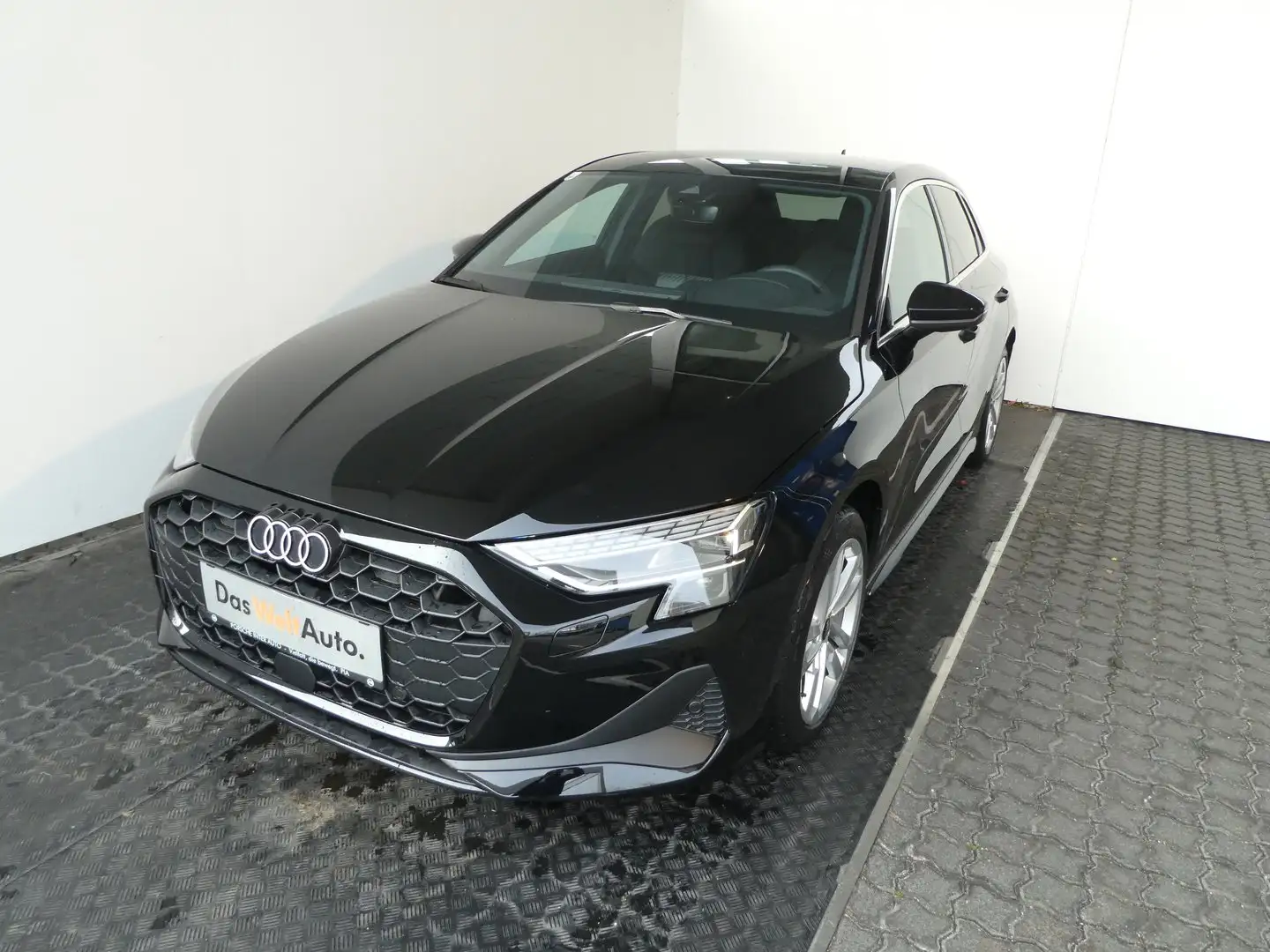 Audi A3 30 TFSI Schwarz - 1