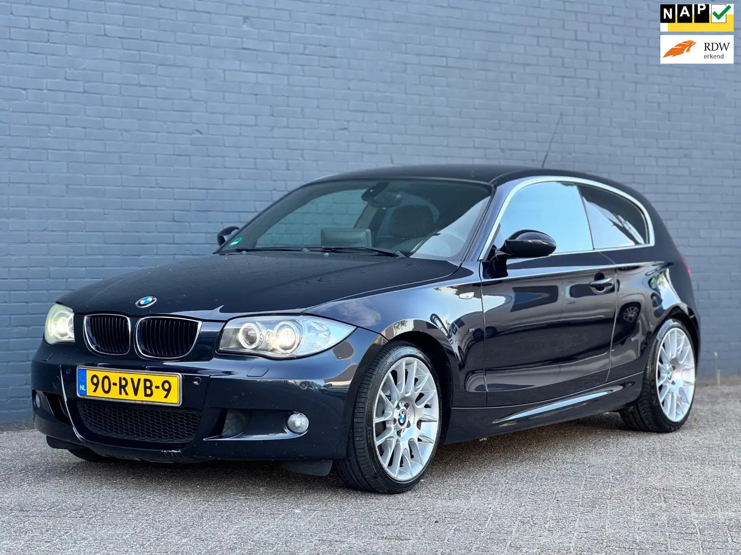 BMW 120 1-serie 120i|M-PAKKET|NAVI|PSENSOR|GROOTSCHERM|6BA Zwart - 1