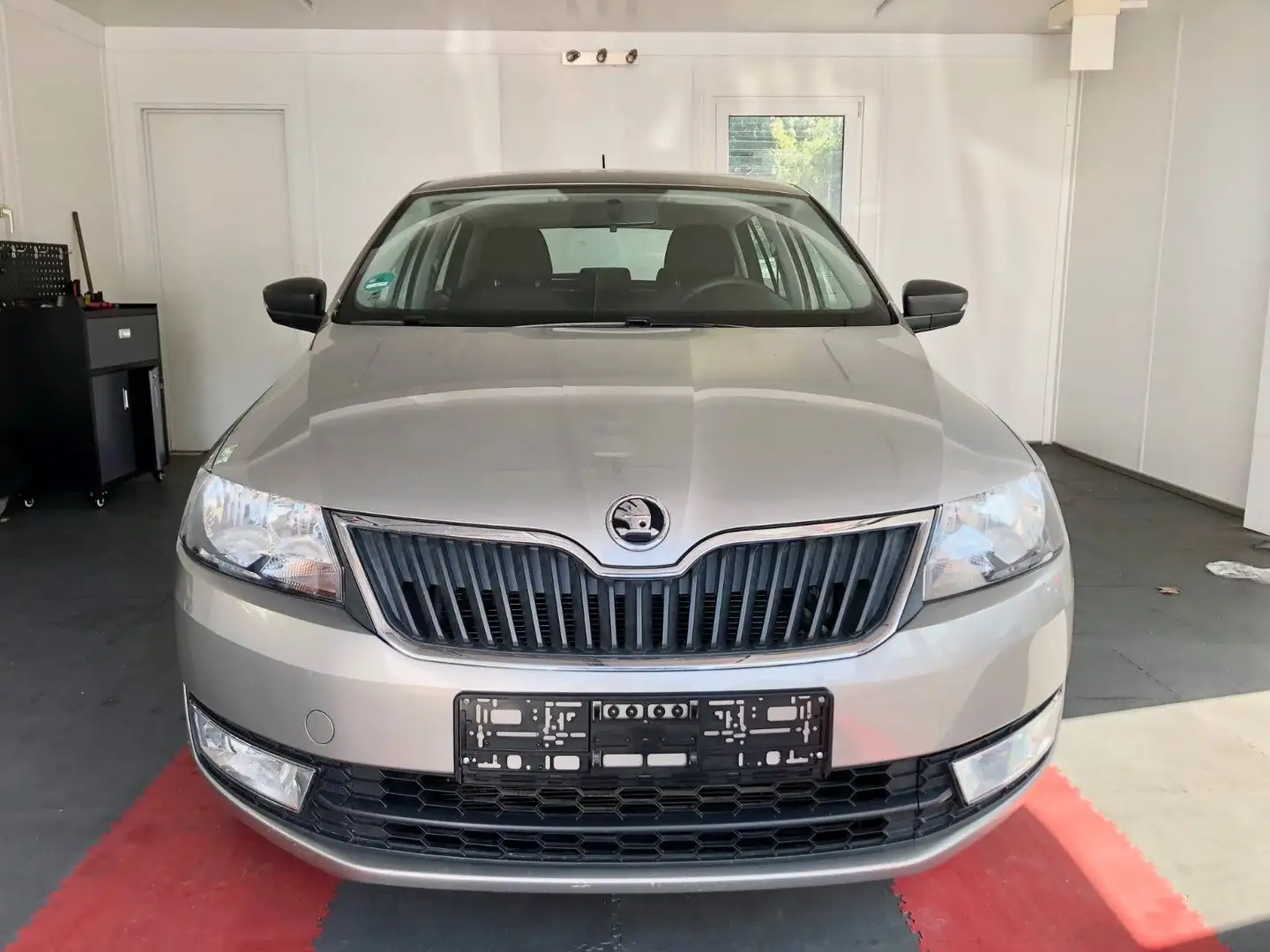 Skoda Rapid/Spaceback Spaceback Active 1.2 Silber - 2
